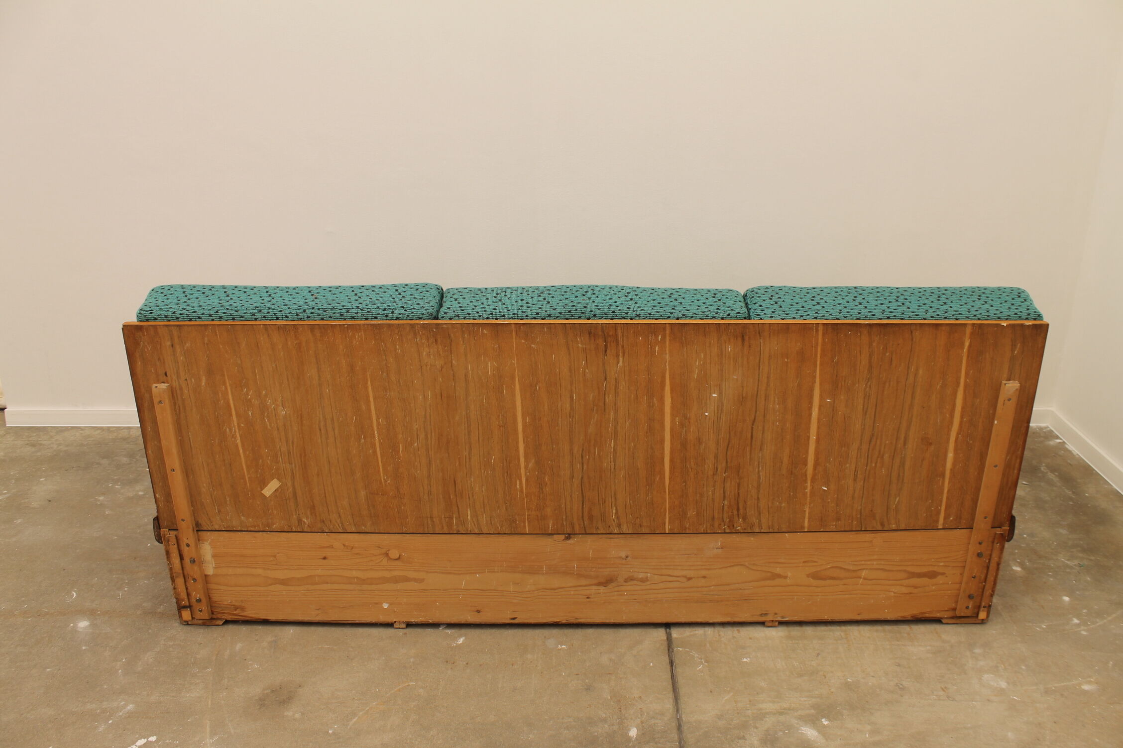 Mid century sofabed in walnut by jindrich halabala for up zavody, 1950´s