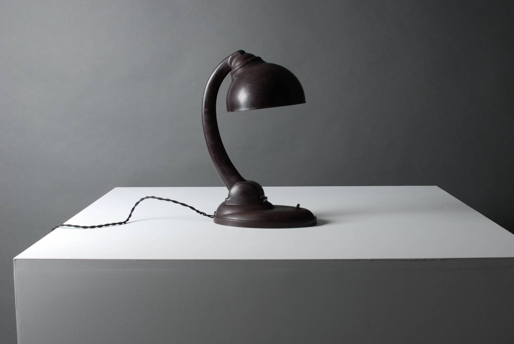 Art Deco desk lamp in brown Bakelite, model 11126, attributed to EKCO.