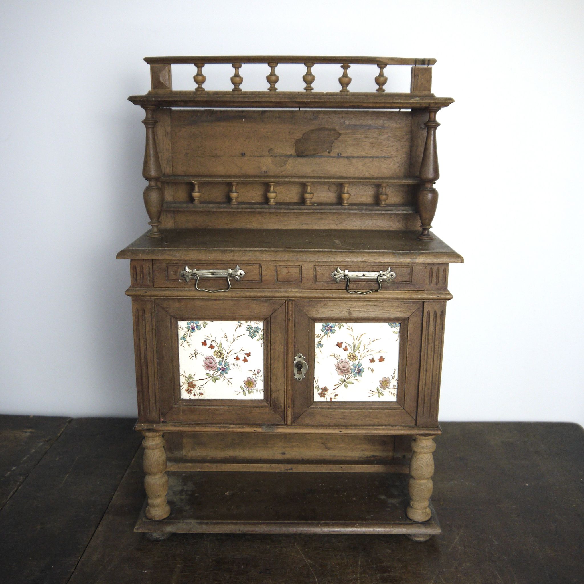 Vaisselier miniature en bois