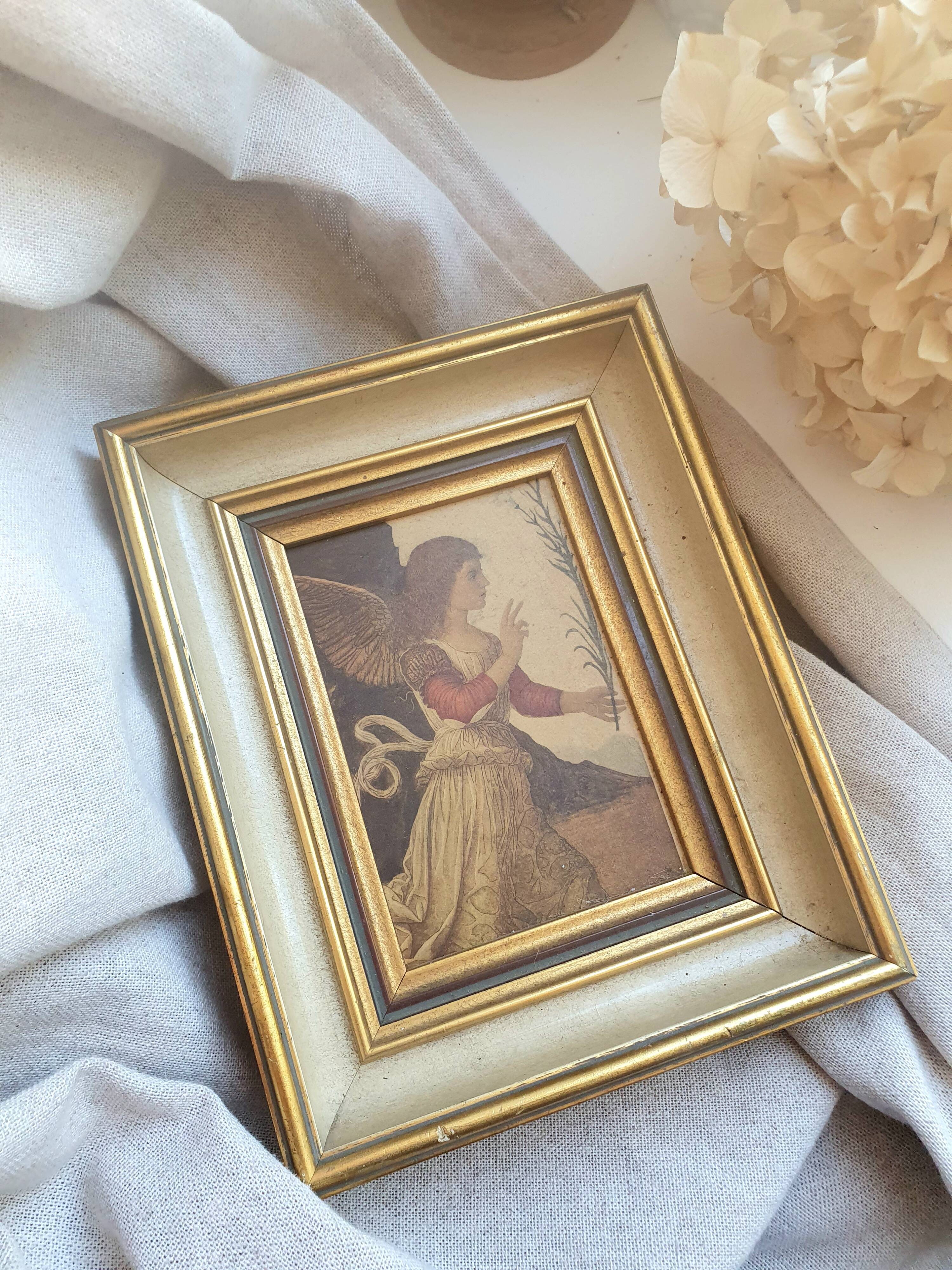 Italian Renaissance angel setting