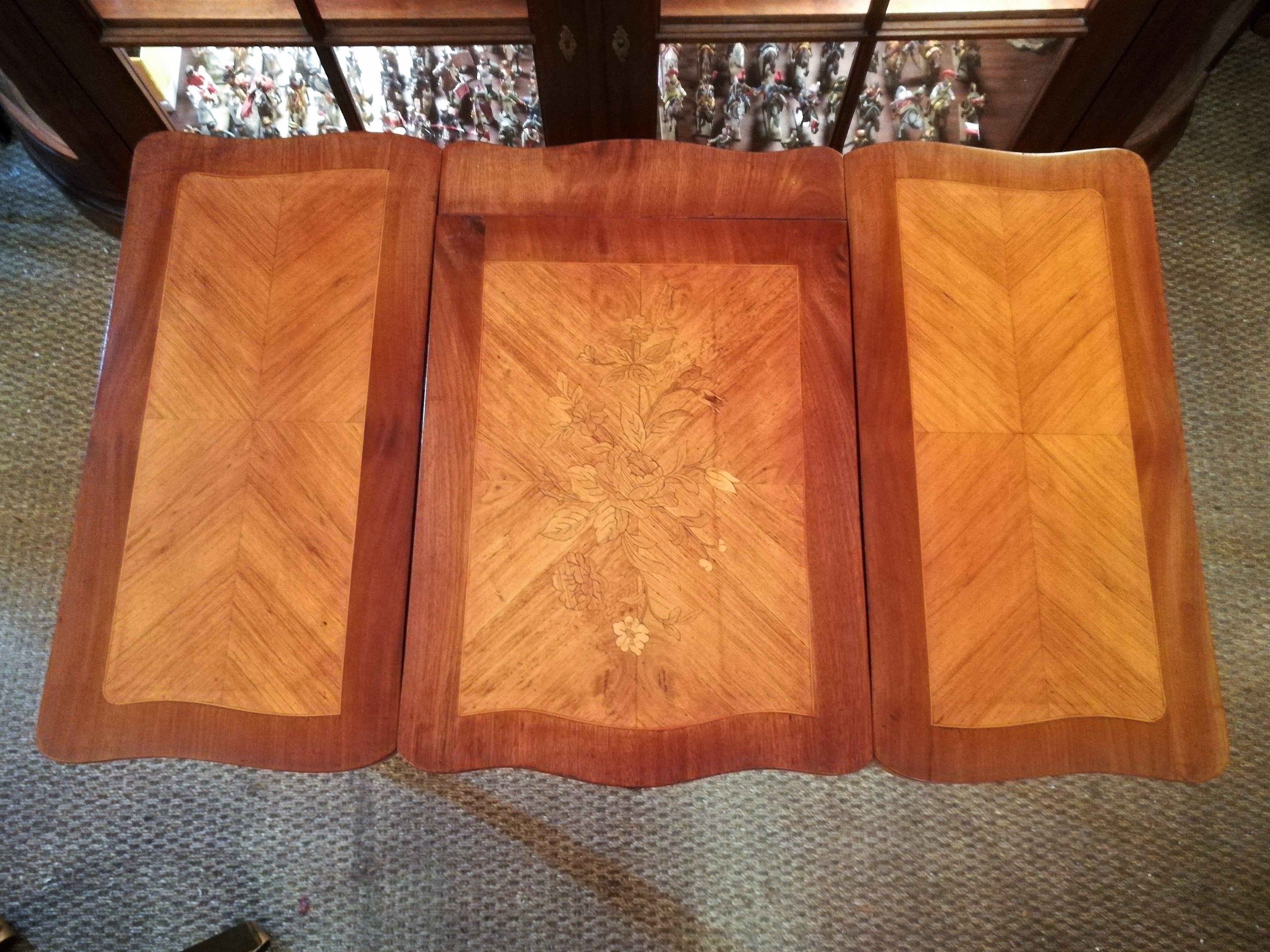 Coiffeuse style Louis XV en marqueterie
