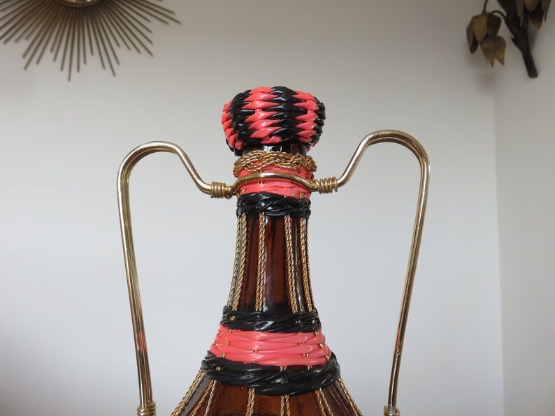 Bottle in pink scoubidou and gold metal 50s 60s