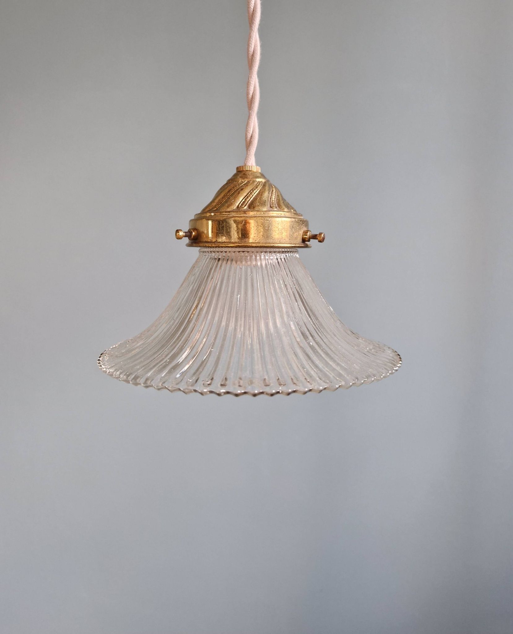 Trio of Art Deco grooved glass pendant lights, 1920s-30s