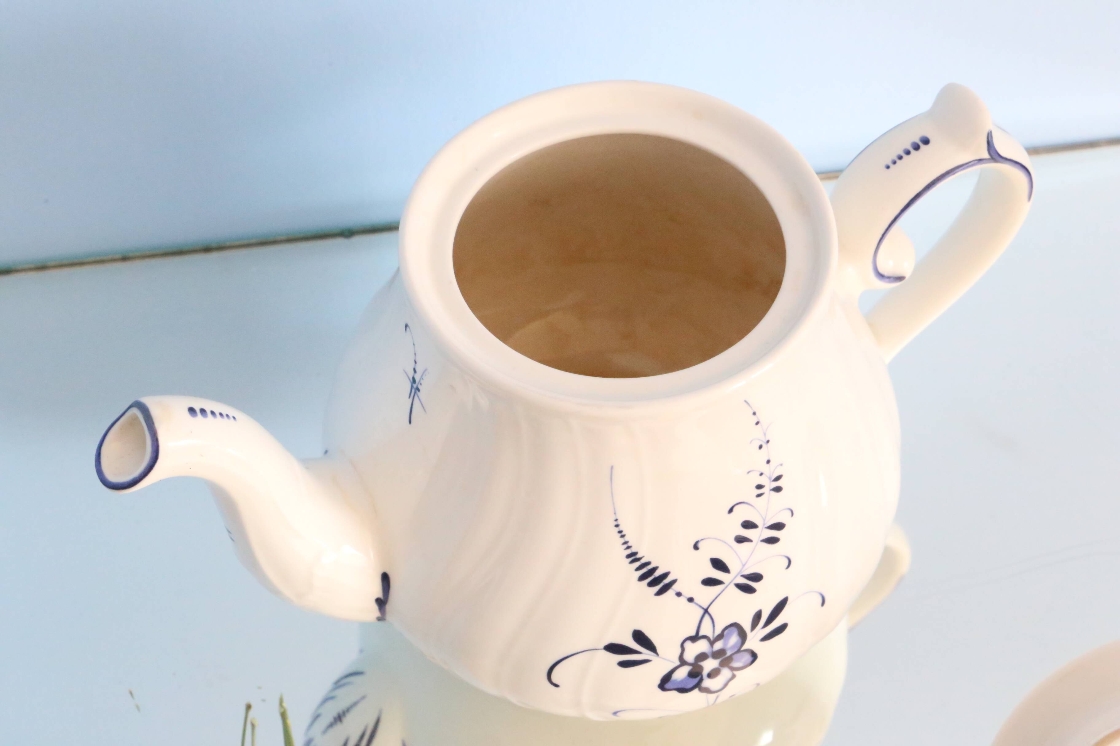 Villeroy and Boch teapot, Old Luxembourg model
