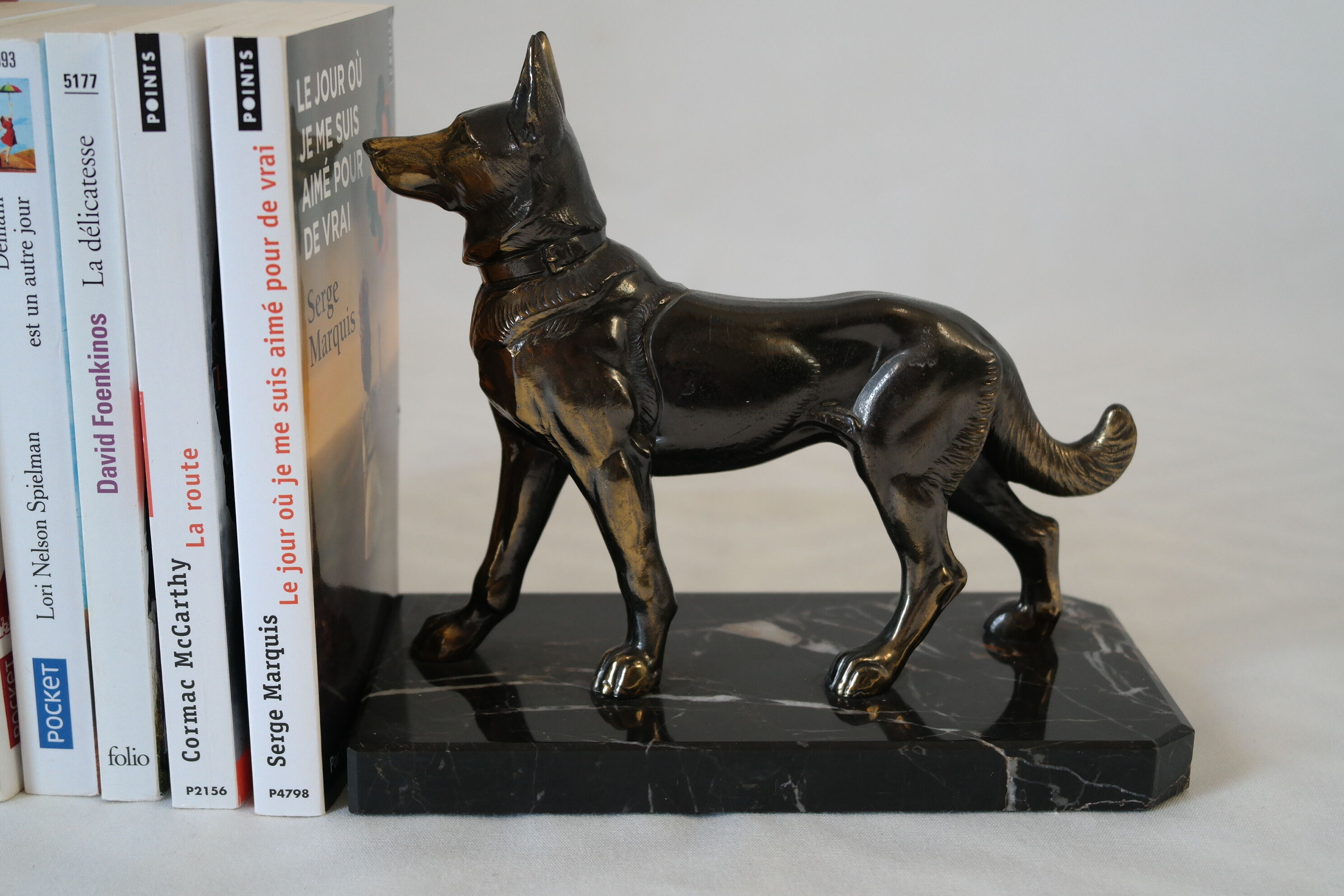 Dog bookends in black marble