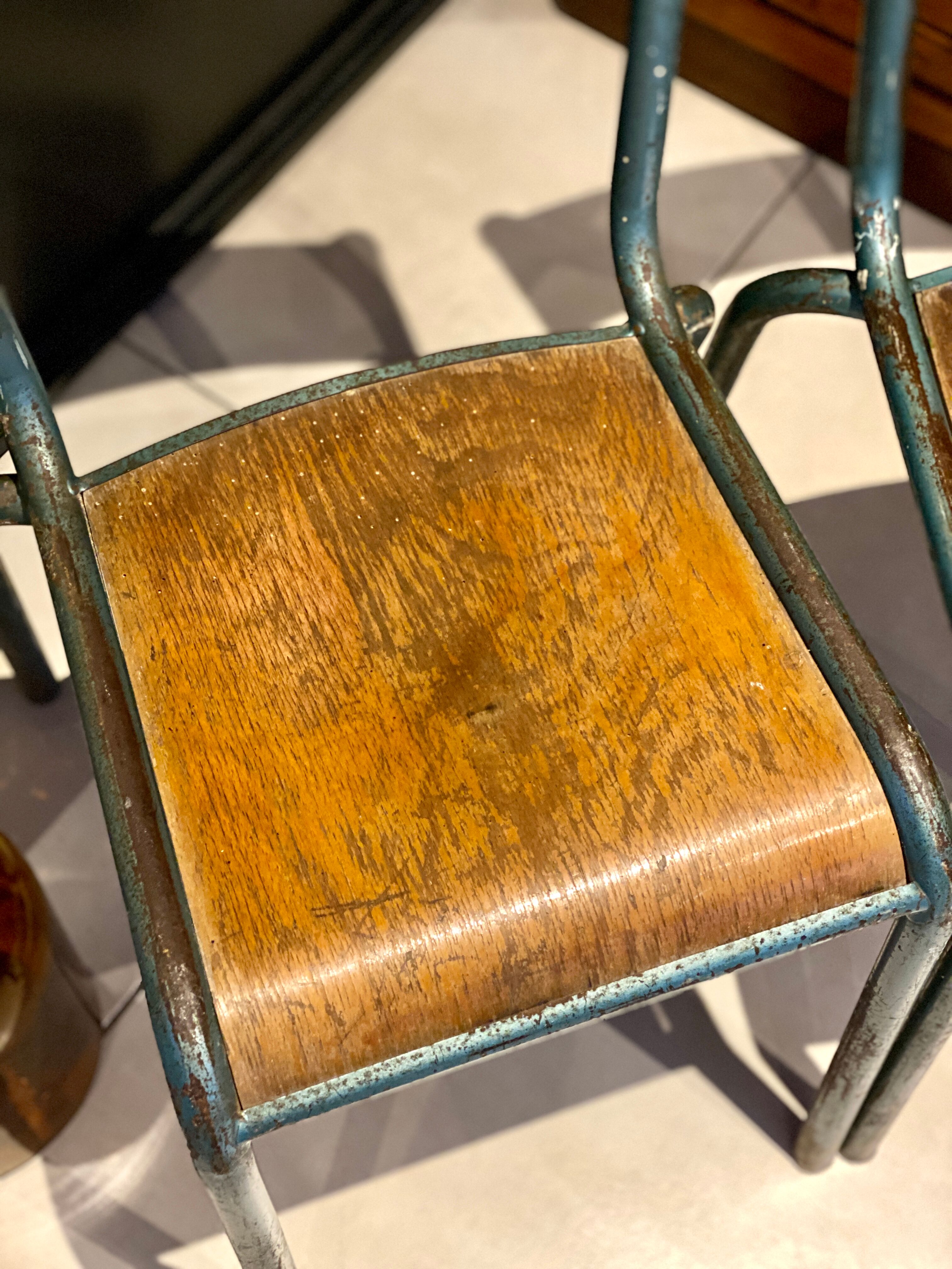 Paire de chaises d'école vintage
