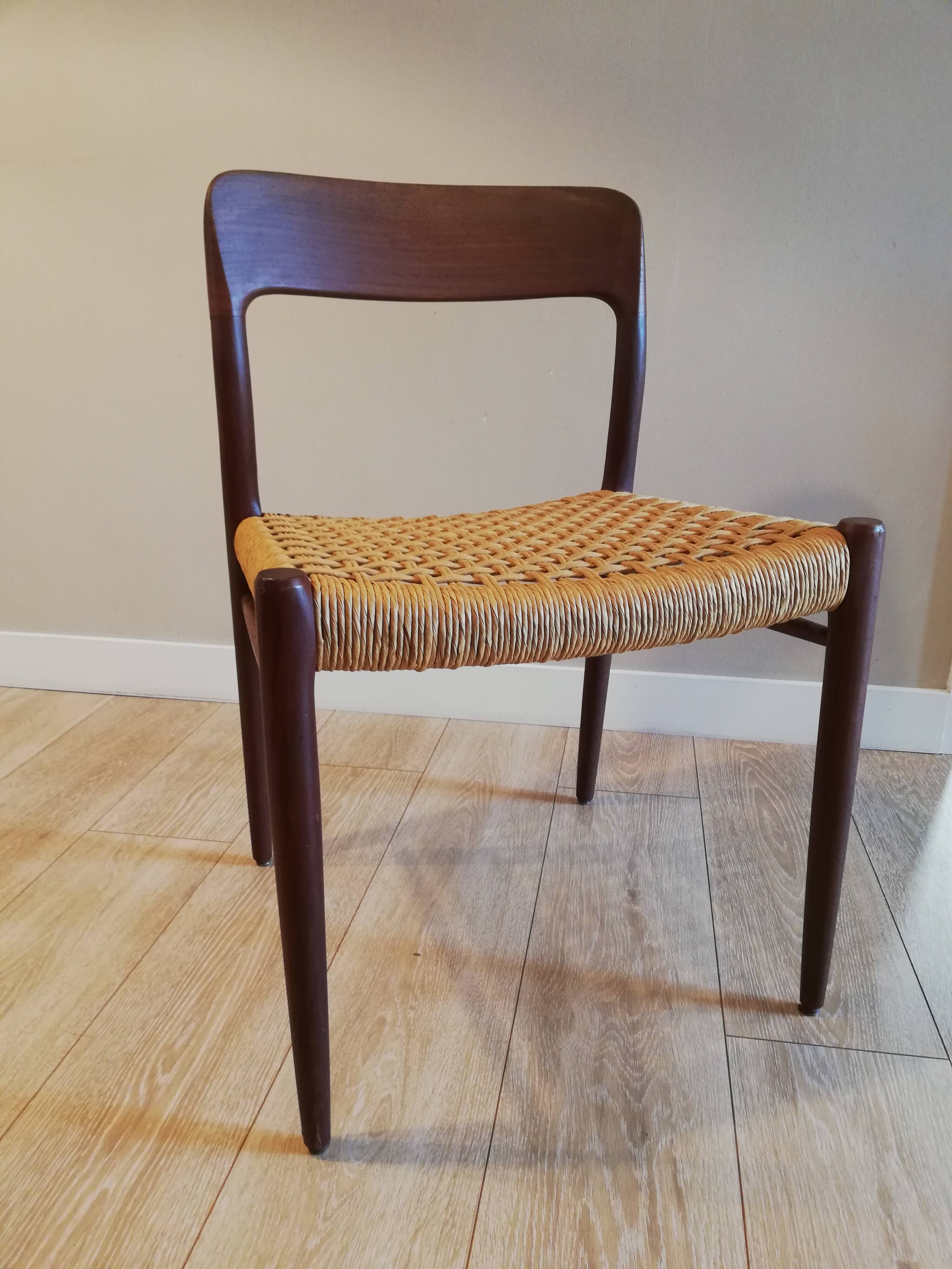 Ensemble de 4 chaises scandinaves modèle 75 de Niels Otto Moller