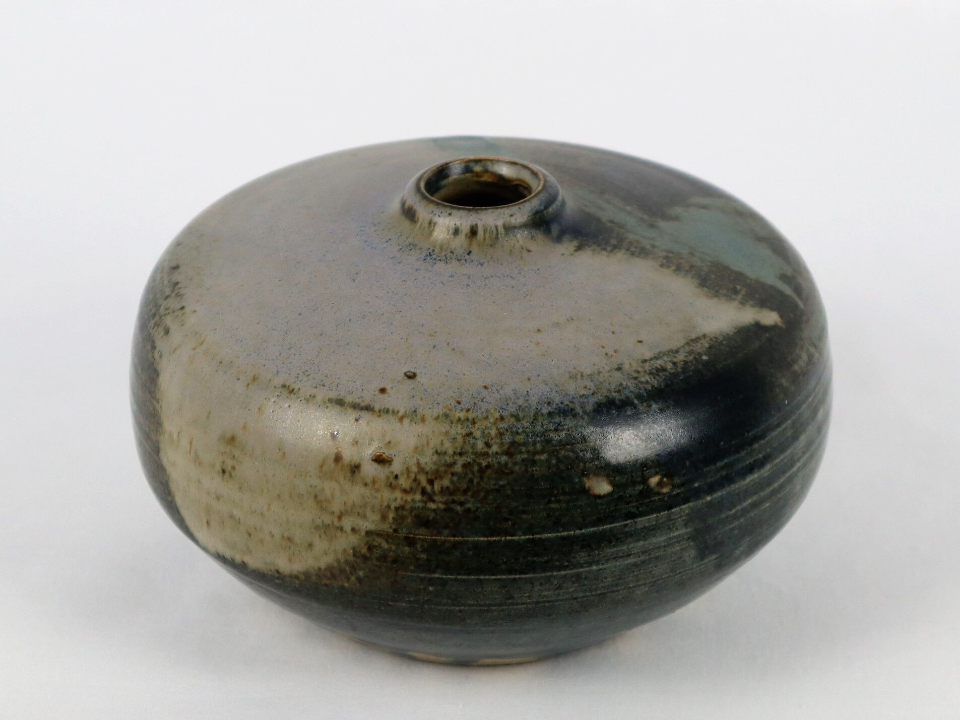 Basil vase in sandstone 1980