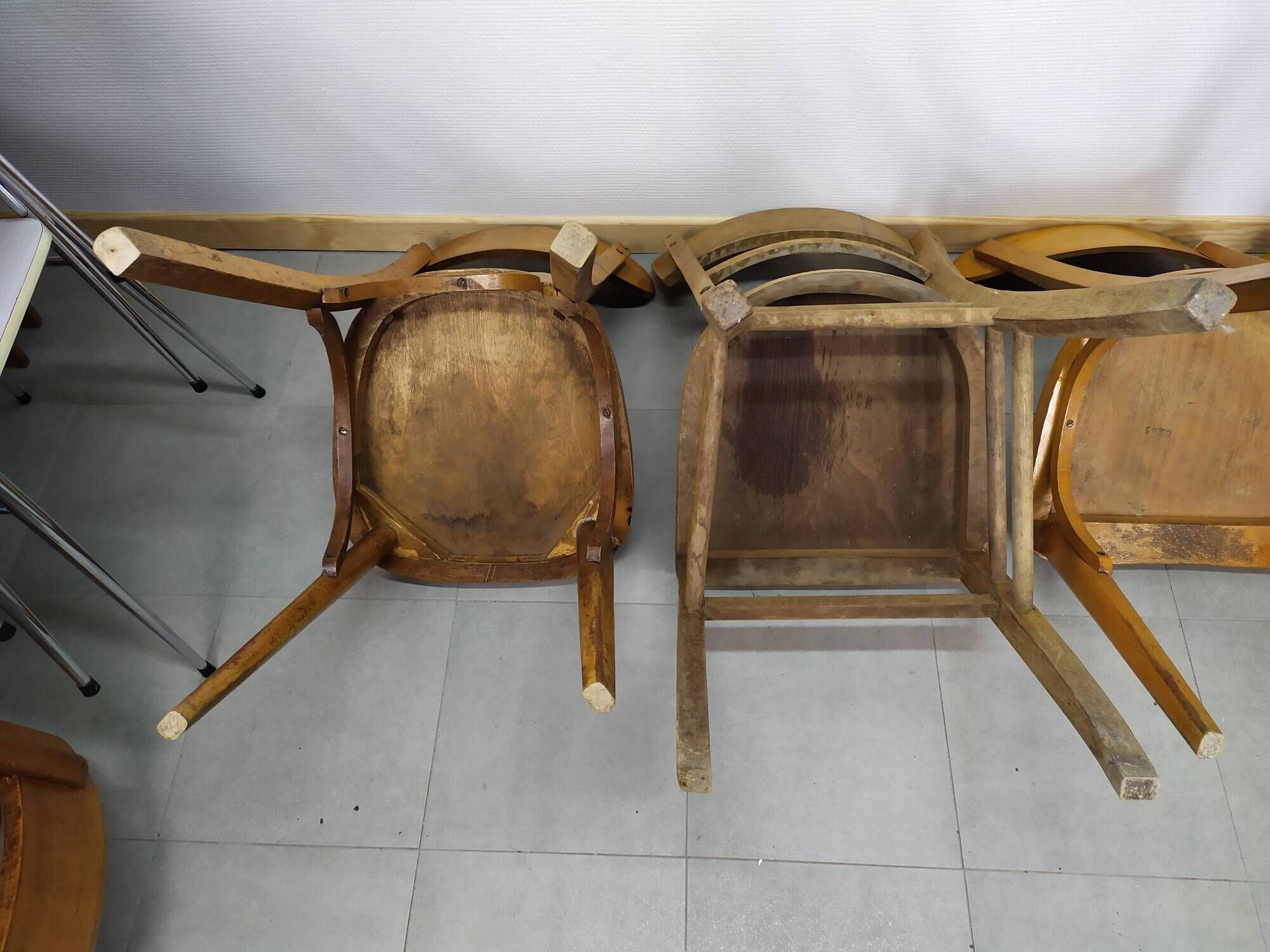 Lot of 4 Wooden bistro chair - vintage - Old