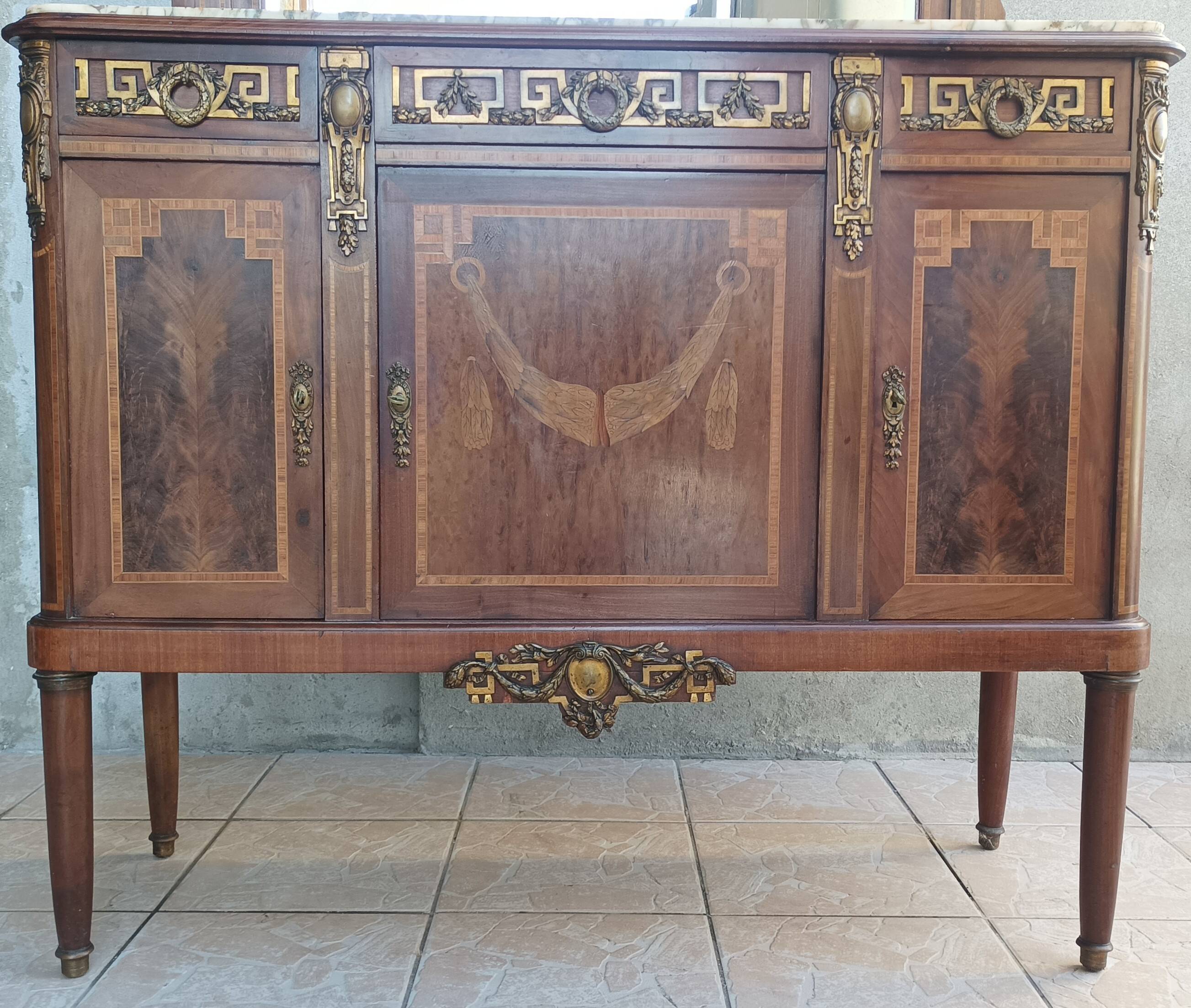 Buffet desserte Louis XVI en placage d'acajou et marqueterie de bois précie