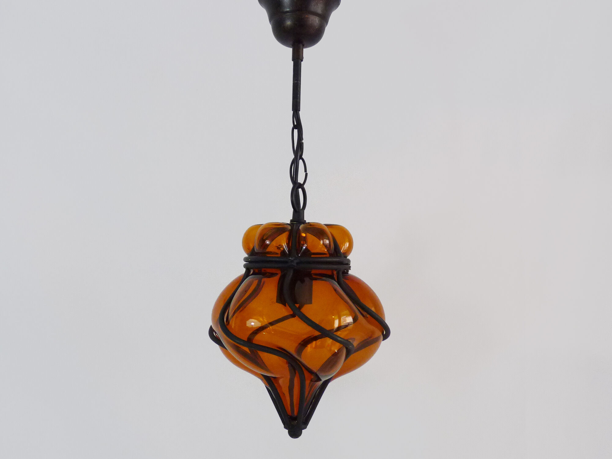 Lustre cage vénitien en verre soufflé orange et fer forgé