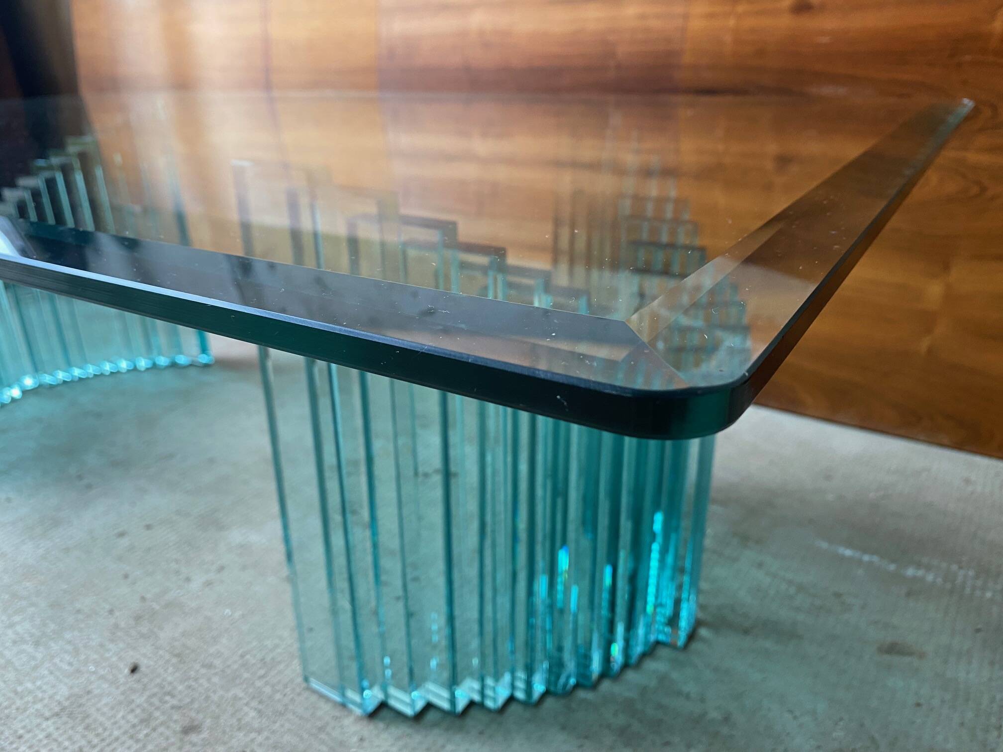 Table basse en verre teinté bleu an80