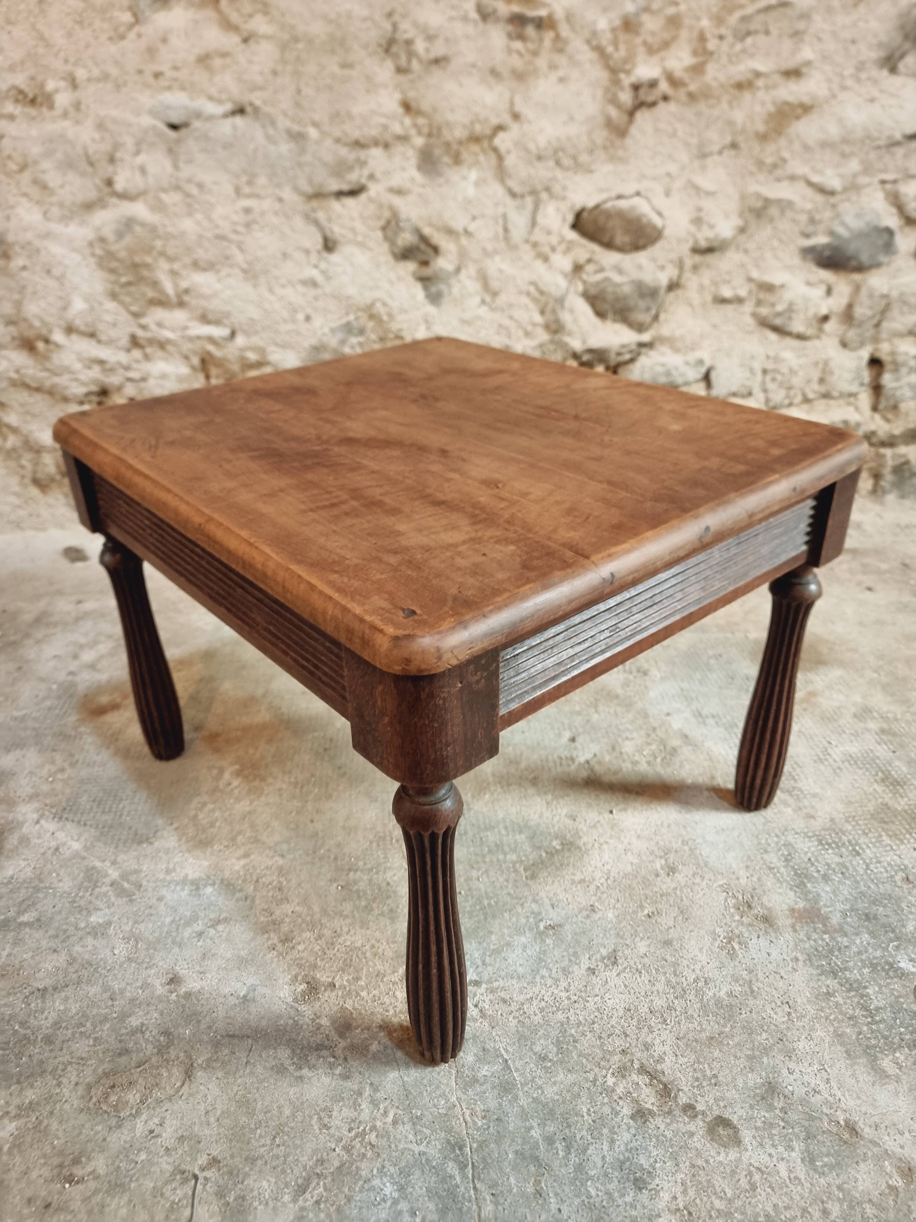 Table basse ancienne en noyer et chêne – France, vers 1900
