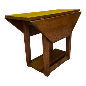 Arts and Crafts oak drop leaf table from around 1900.