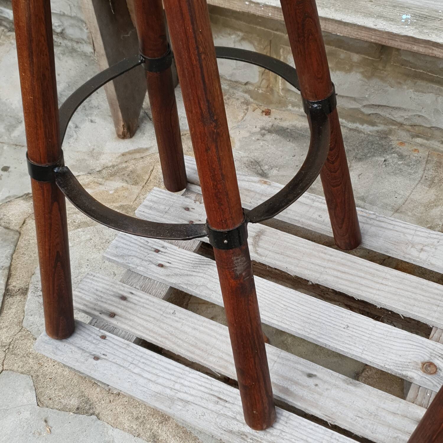 2 Solid wood bar stools