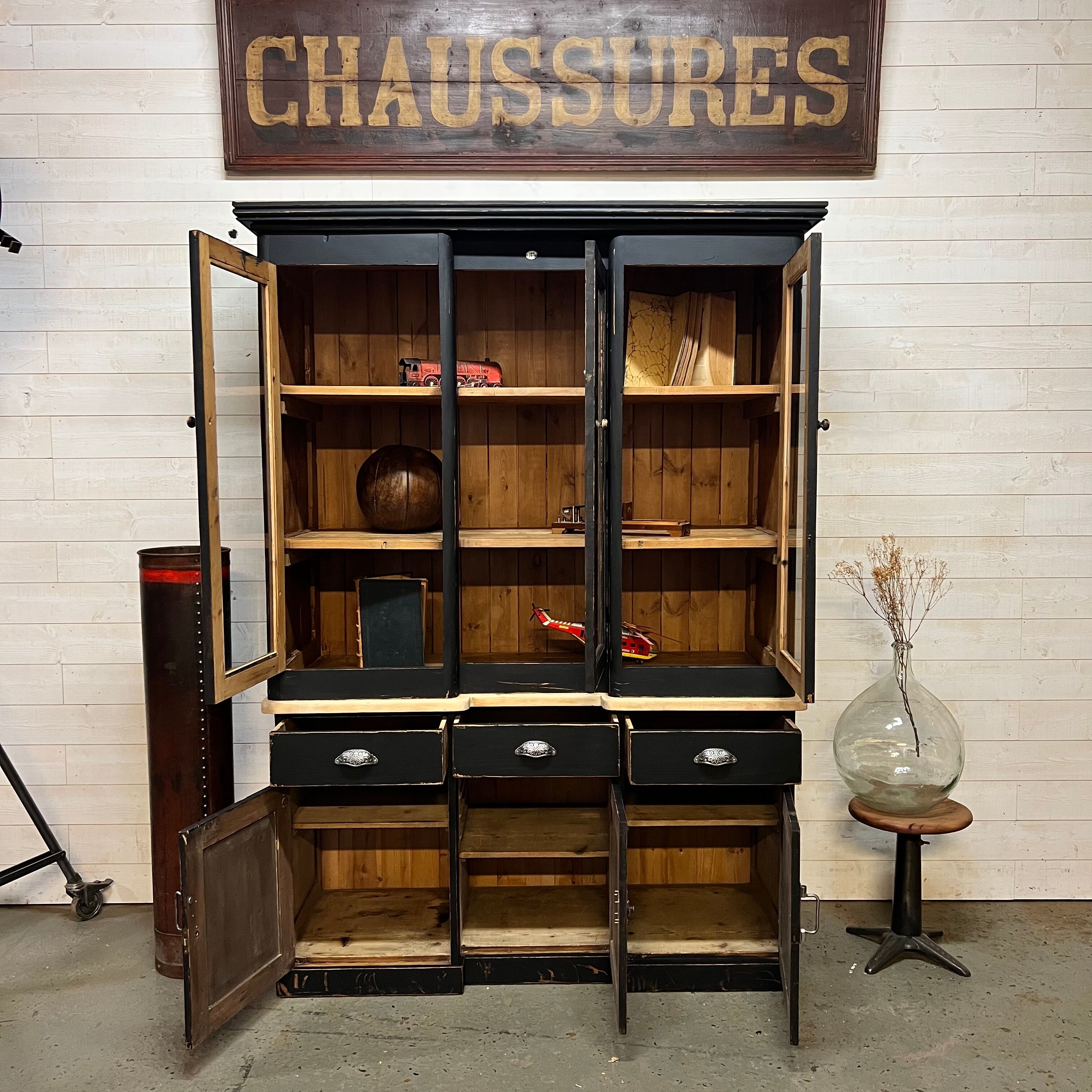 Buffet two bodies of commerce.