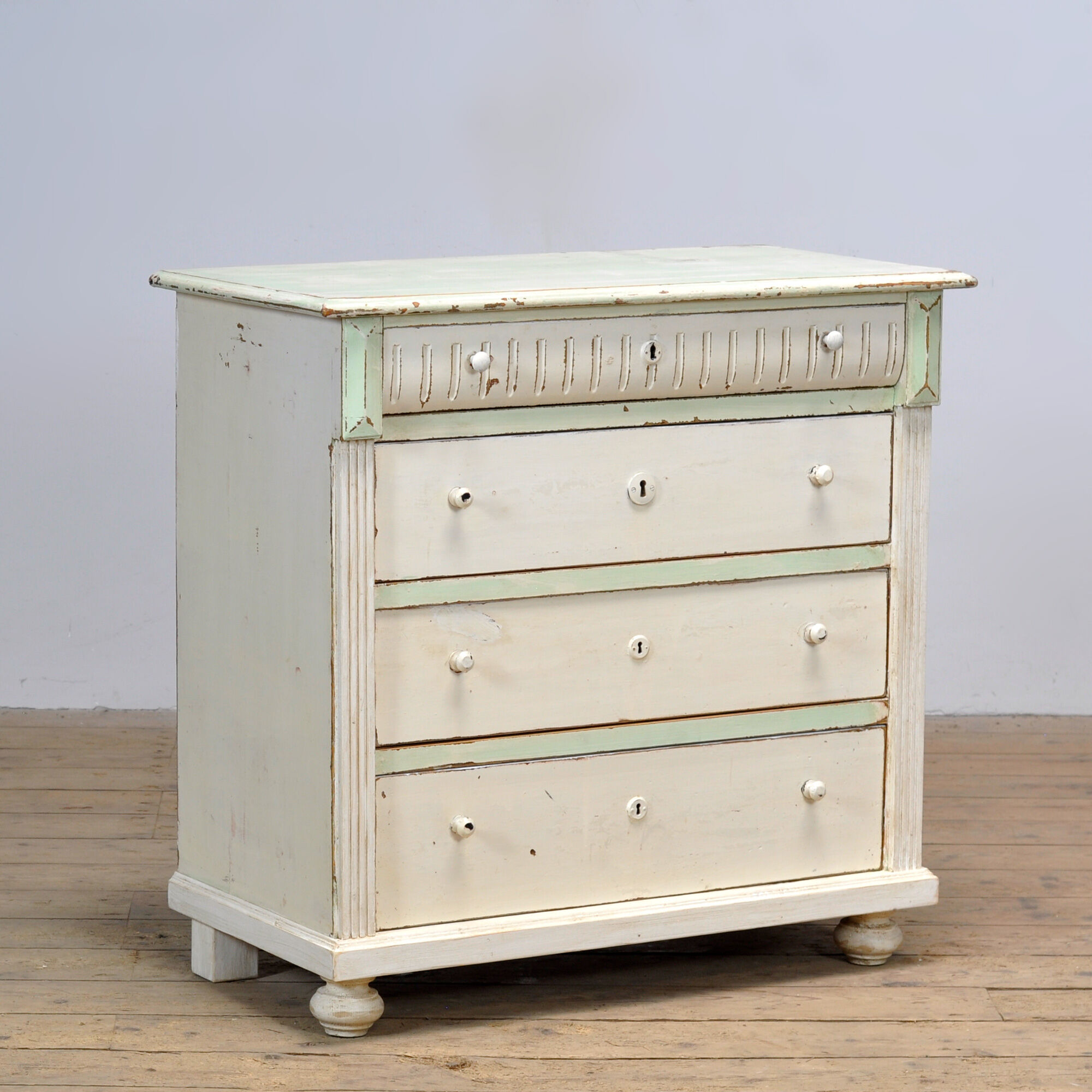 Commode en pin, vers 1910