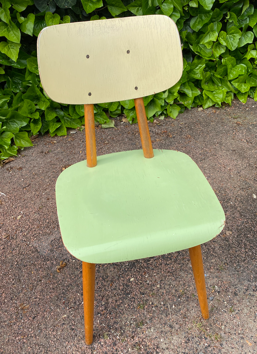 Suite de 4 chaises vertes pour Ton, 1960