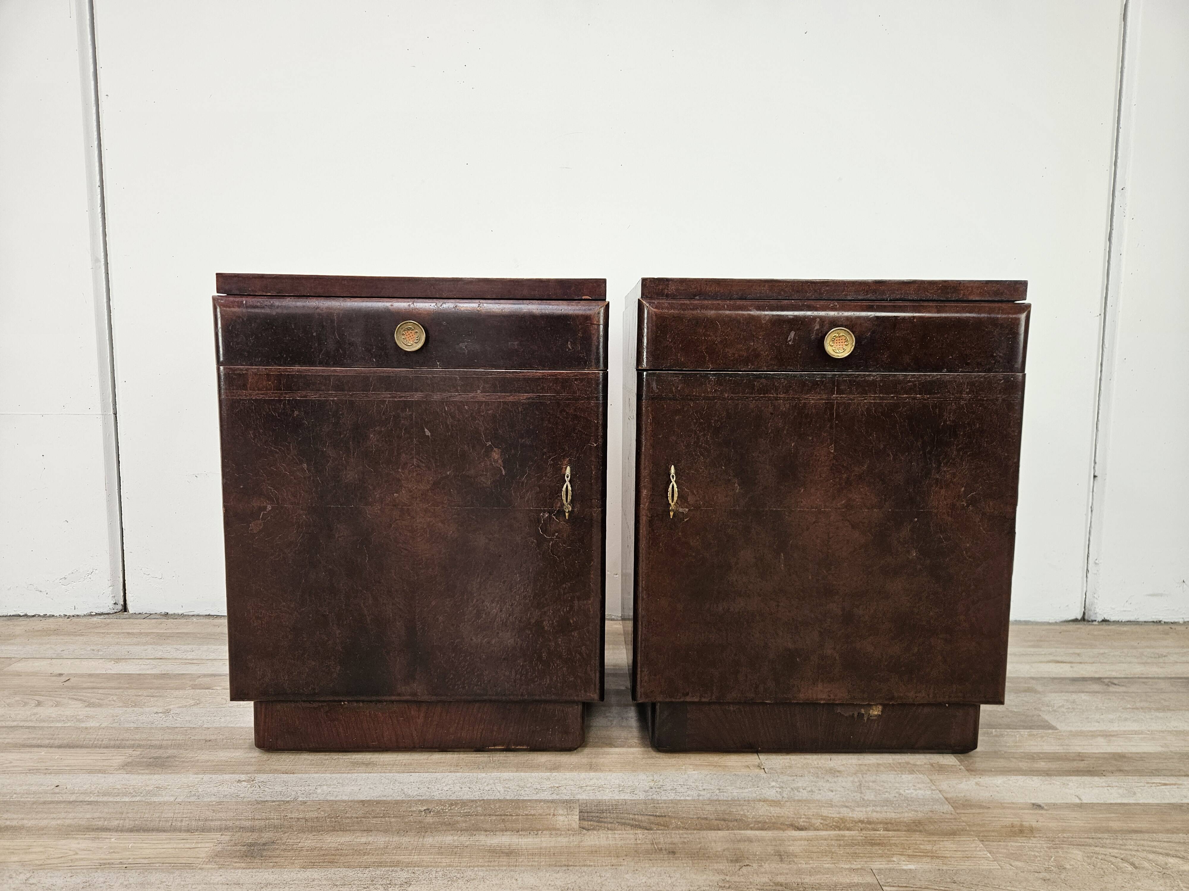 Tables de chevet Art Déco en noyer flammé