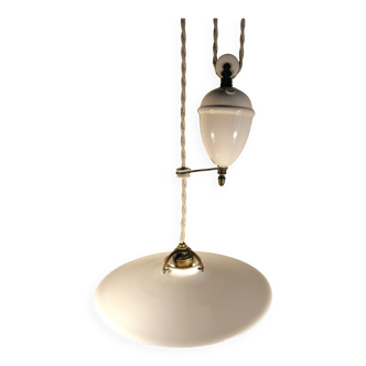 Suspension up and down in opaline