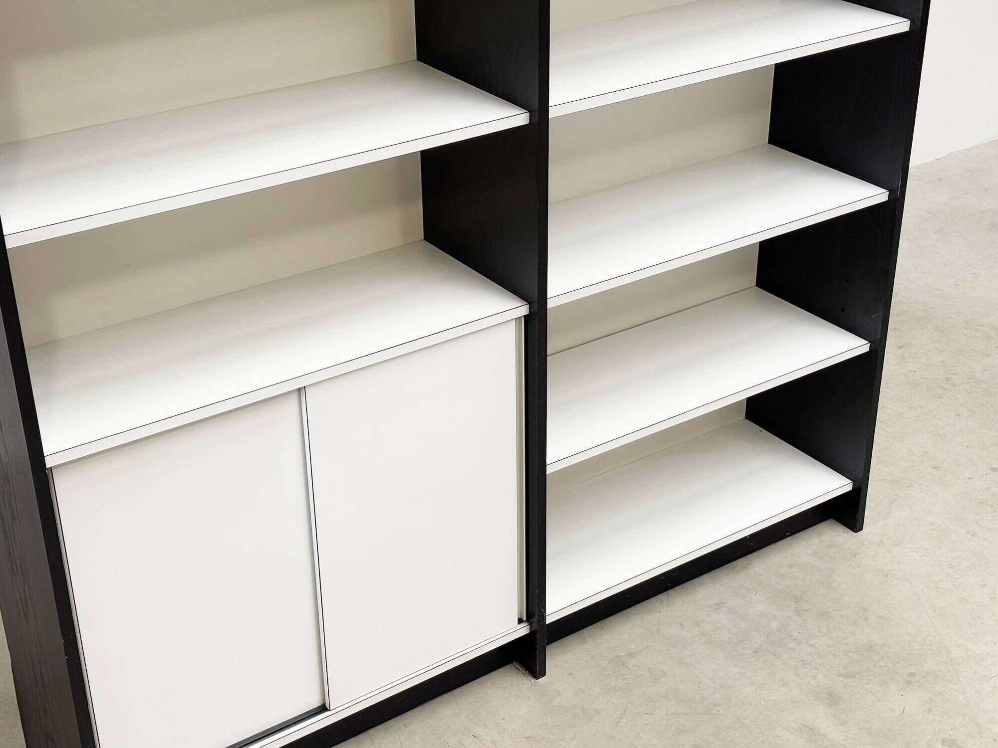 Martin Visser WW72 bookcase for 't Spectrum