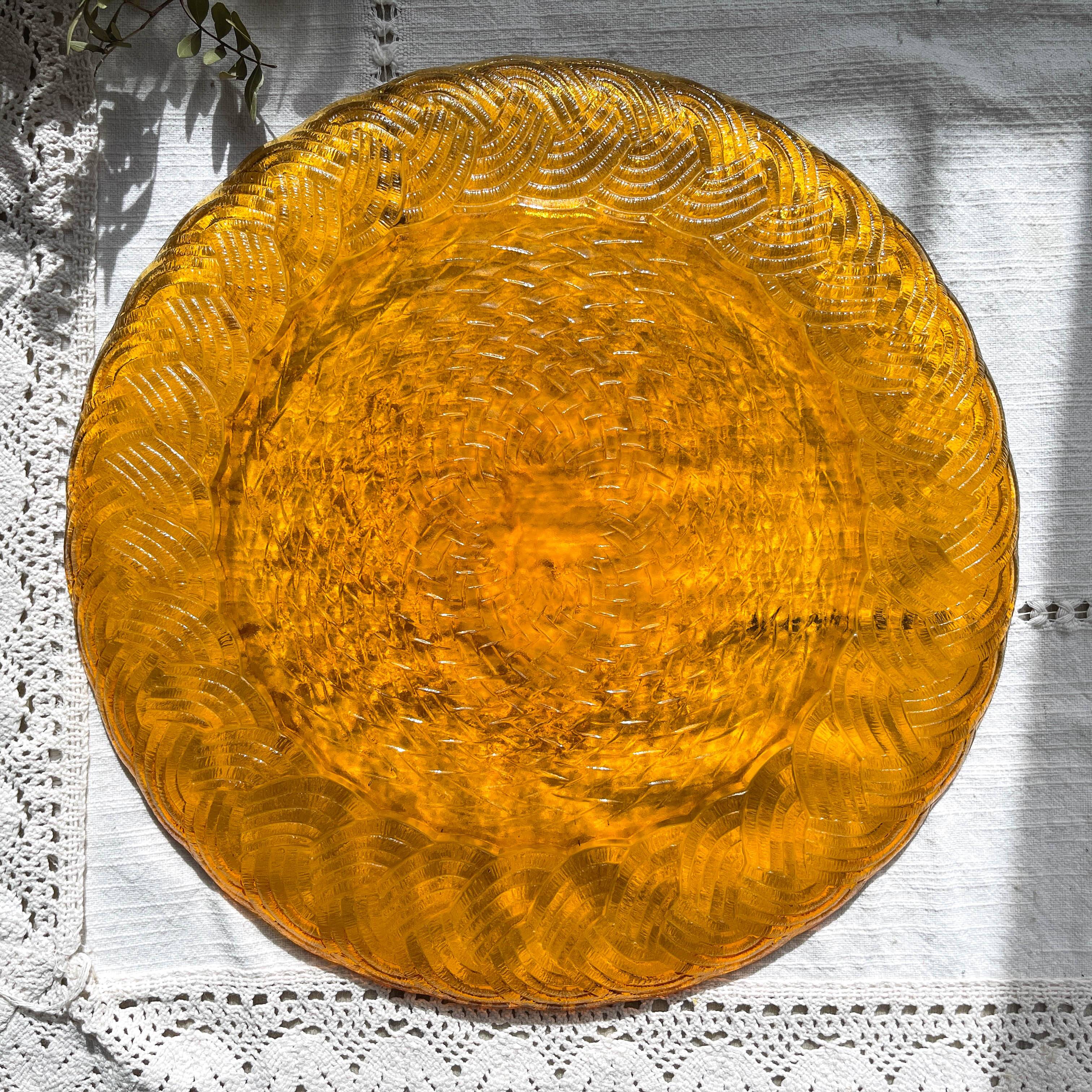 Plat rond en verre ambré ATLANTIC Arcoroc France 1950