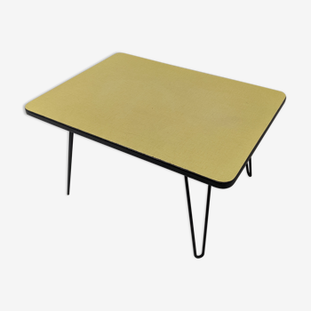 Table basse en formica jaune