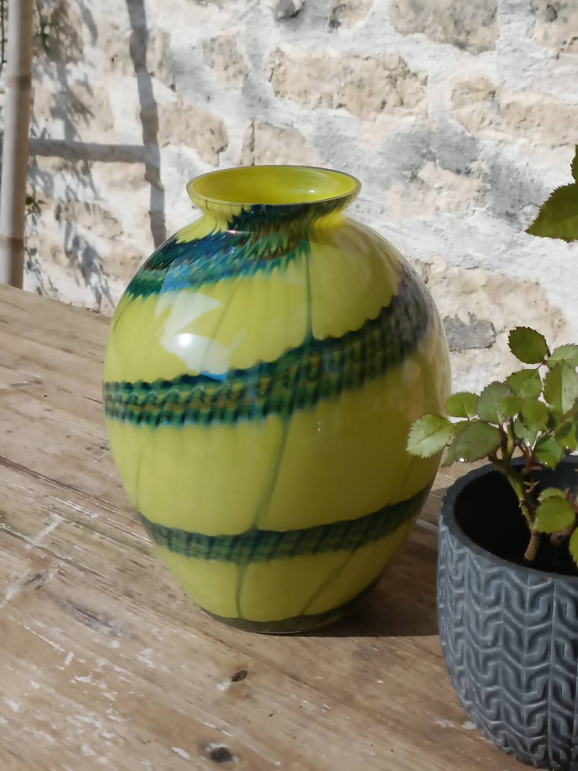 Two-tone blown glass vase, 70s