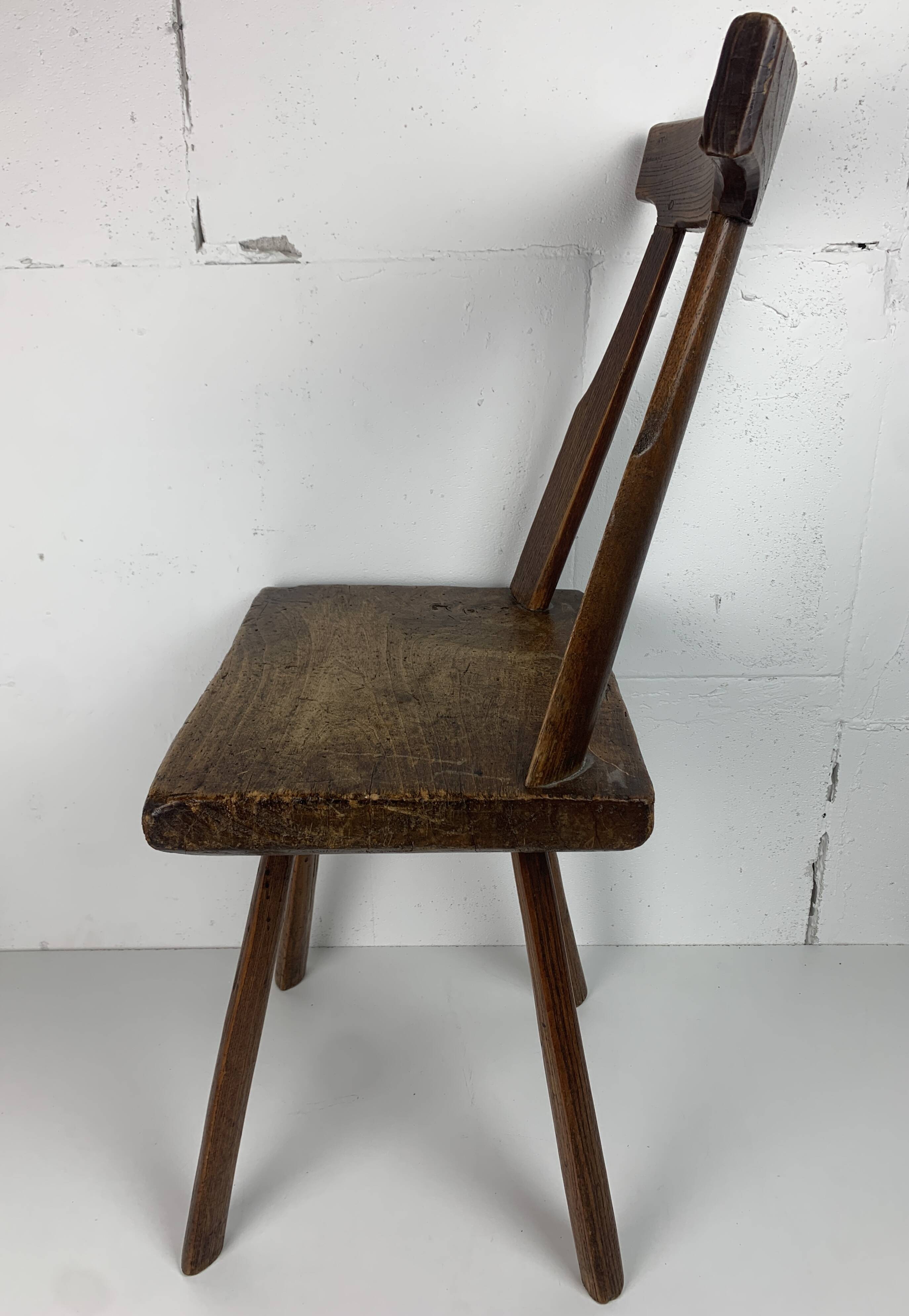 Chaise d'appoint brutaliste artisanale antique fabriquée à la main, style ferme néerlandais