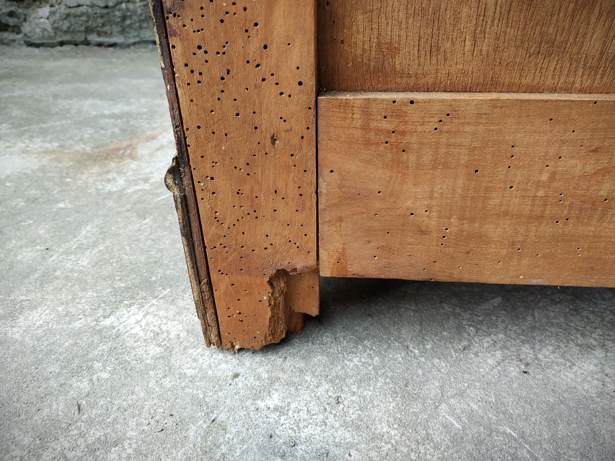 Old toilet table bahut