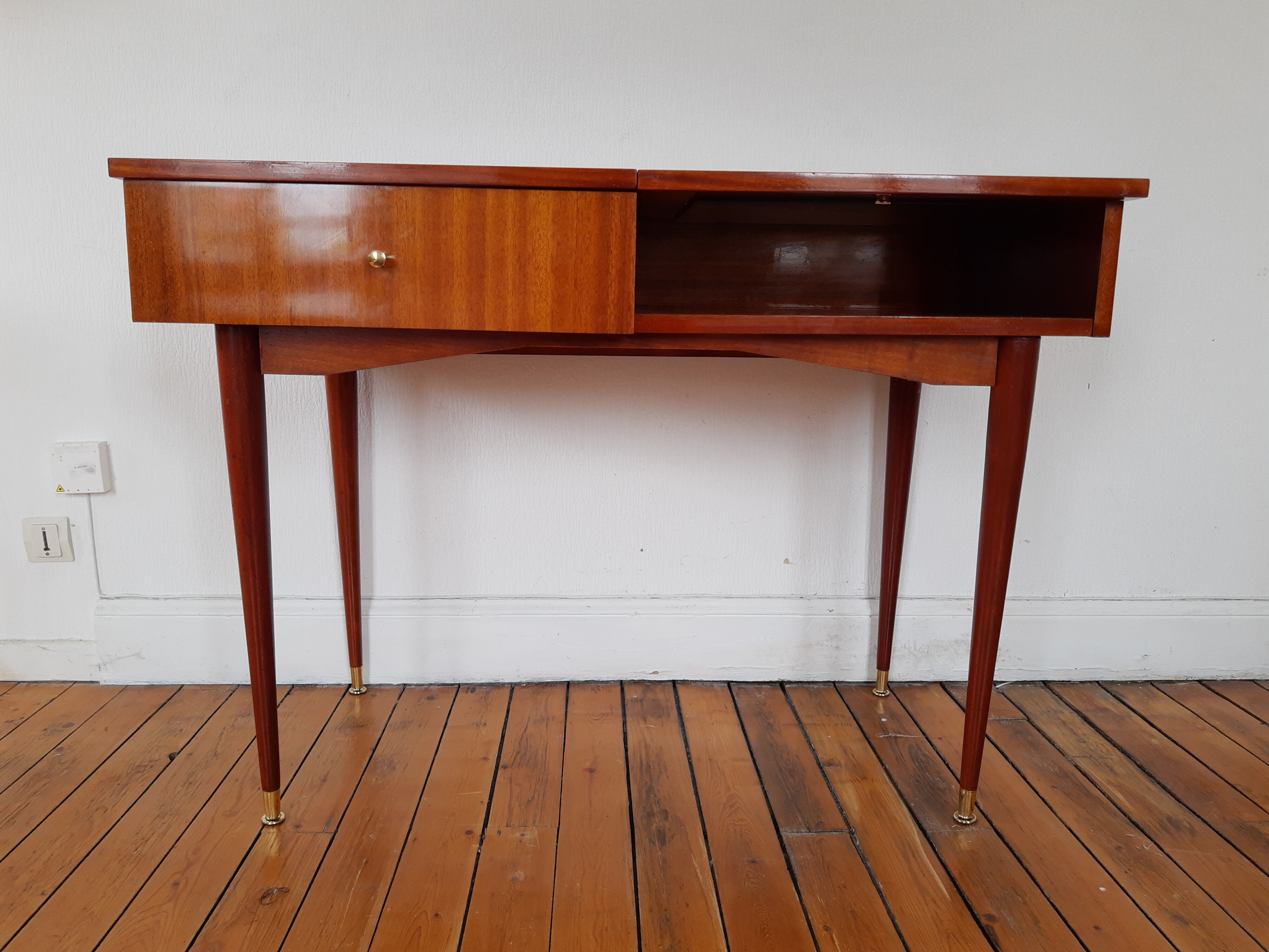 Teak vintage hairdresser