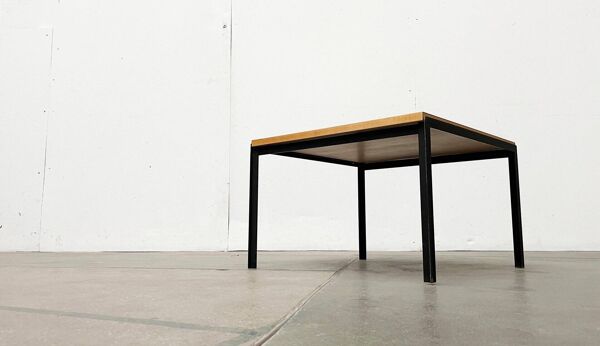 Table d'appoint modèle T-Angle 306 minimaliste du milieu du siècle par Florence Knoll pour Knoll International, années 1950