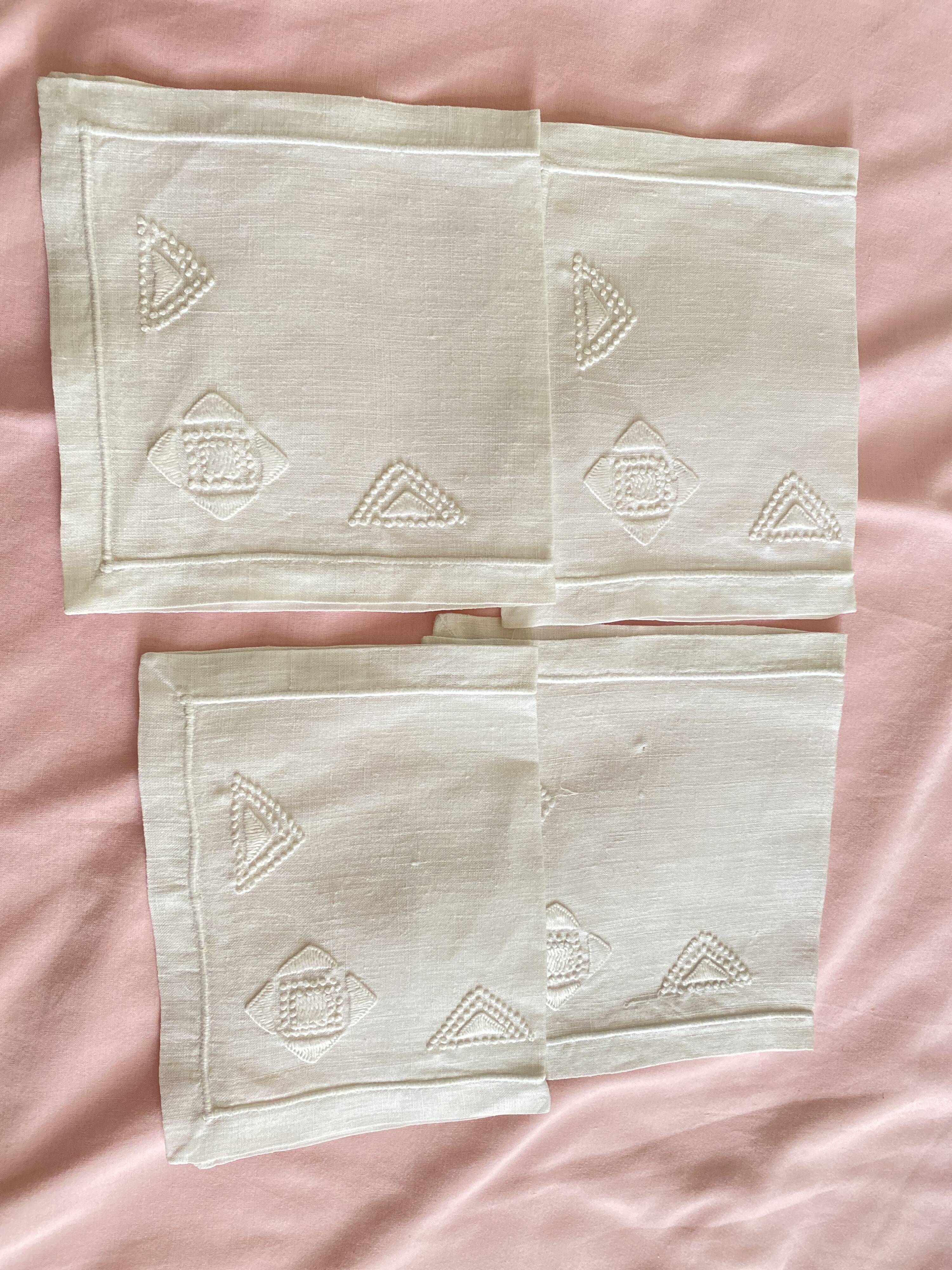 Serviettes à thé brodées