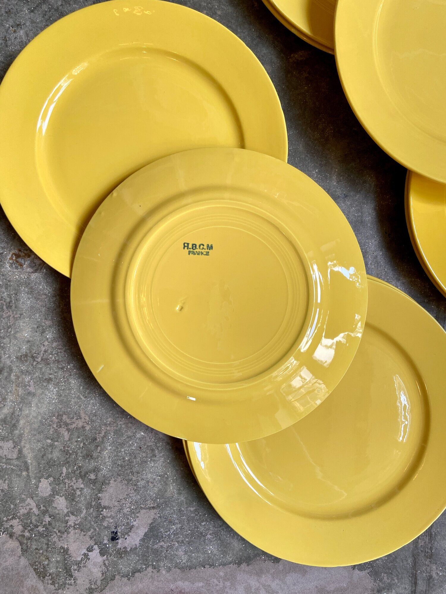 12 yellow earthenware dinner plates