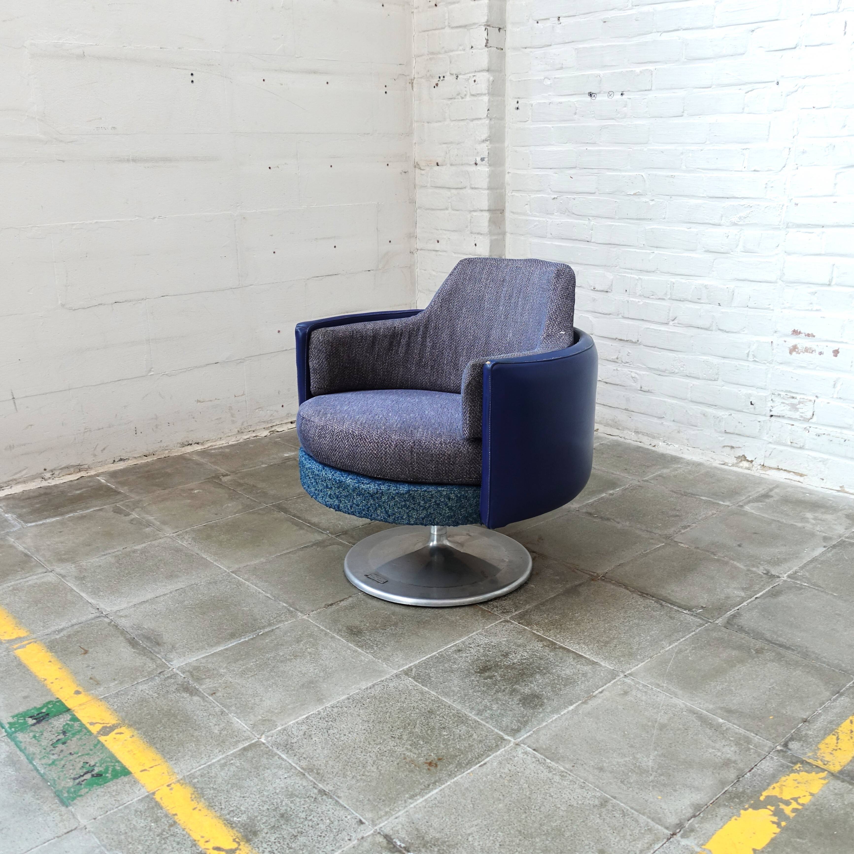 Fauteuil pivotant vintage design hongrois