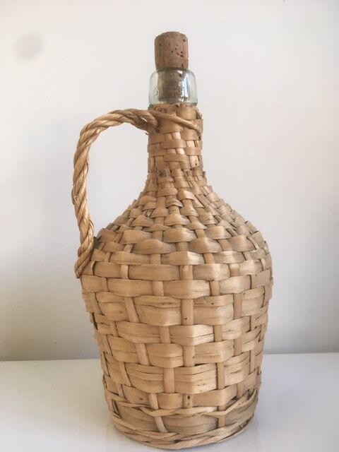 Old lady-jeanne dressed in vintage rattan