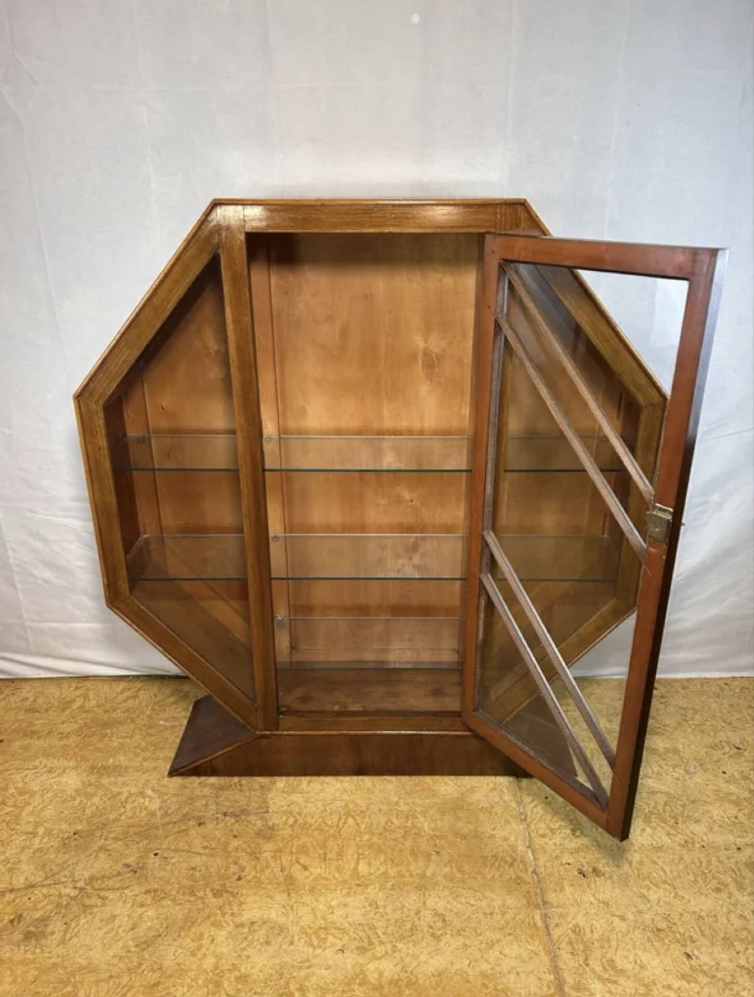 Cabinet d'exposition hexagonal en noyer vintage art déco - 1920-1930