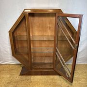 Cabinet d'exposition hexagonal en noyer vintage art déco - 1920-1930