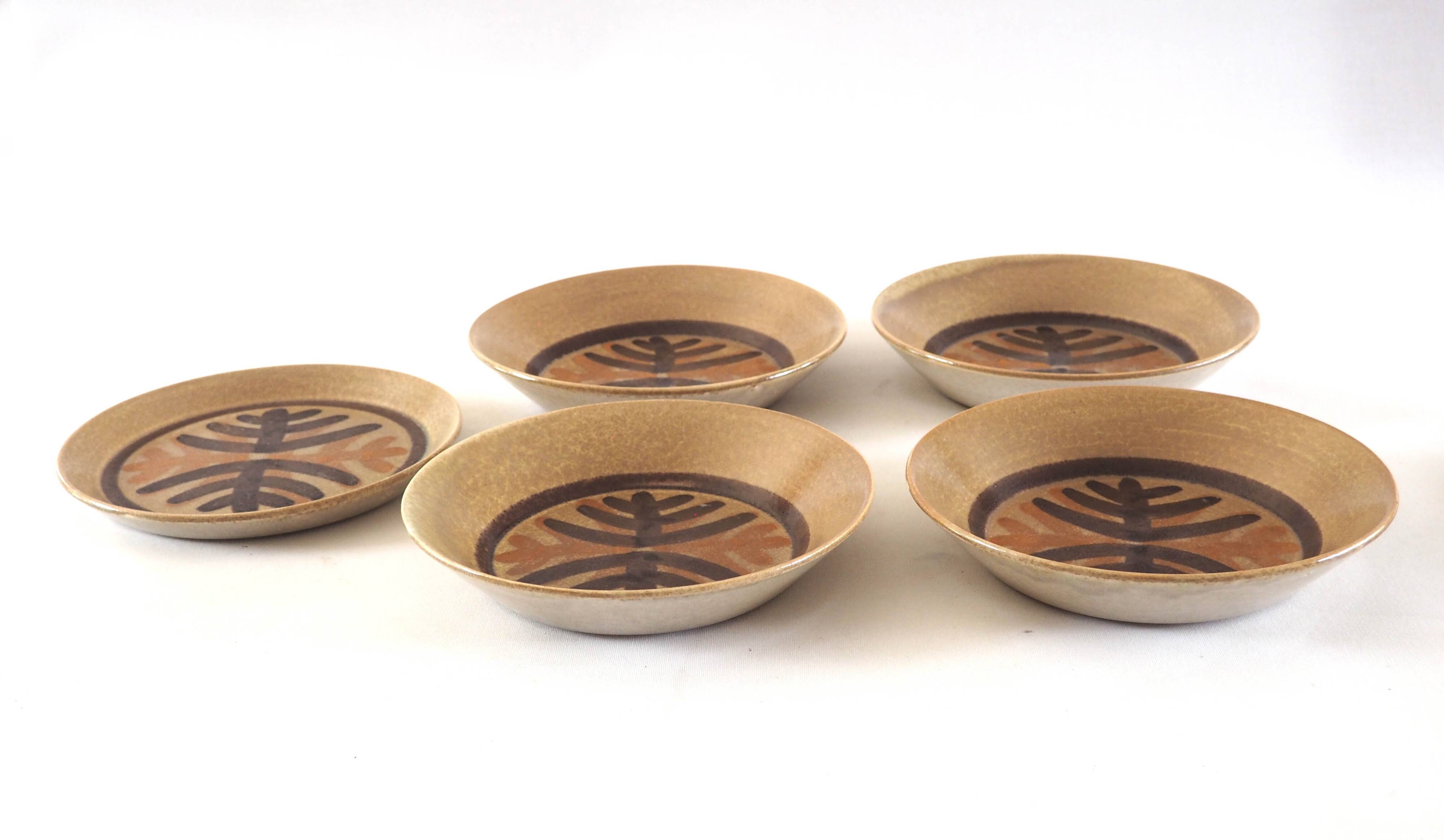 Stoneware set of 7 dishes and plates