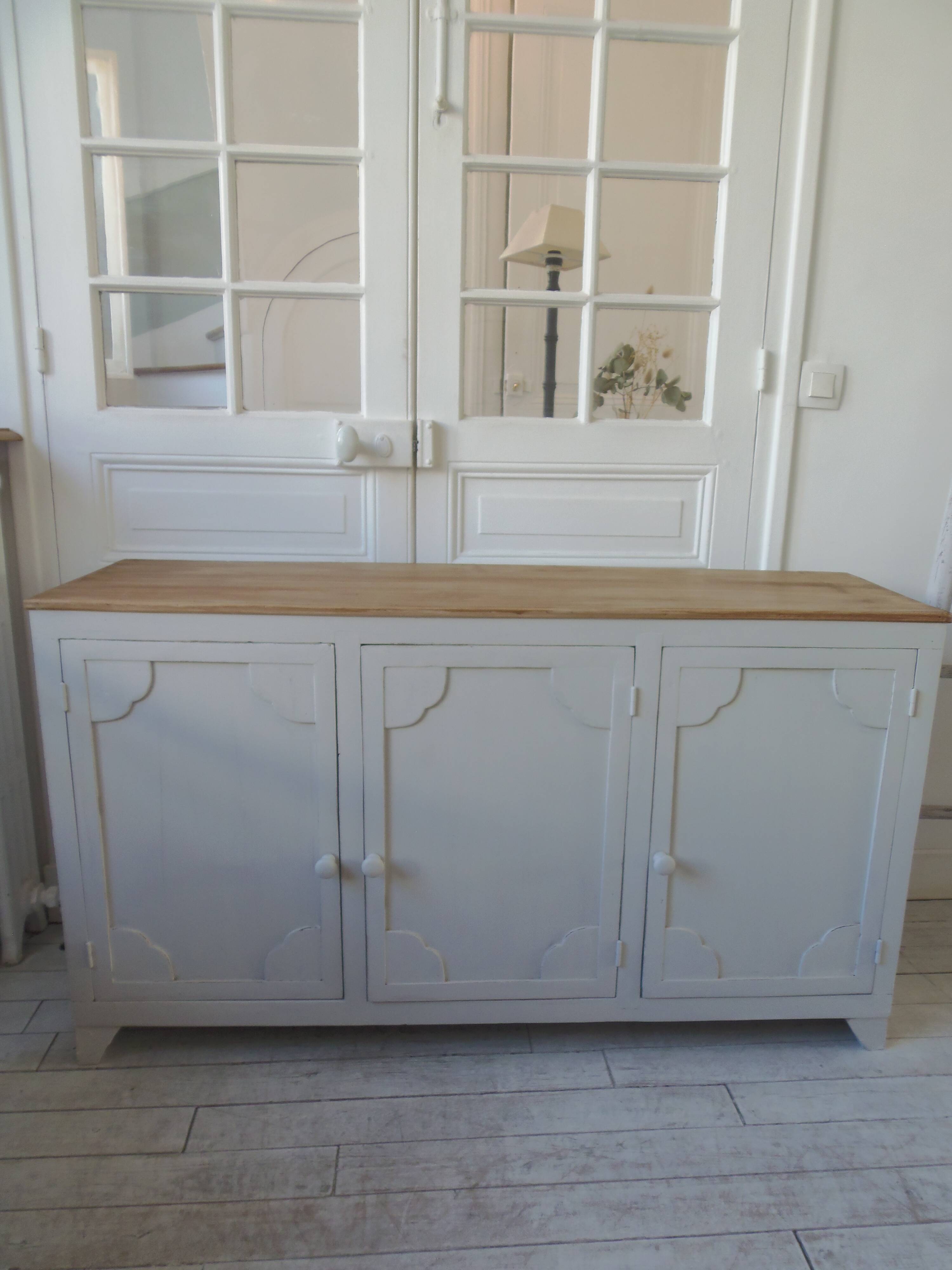 Vintage low sideboard with 3 doors, pearl gray patina, wooden top.