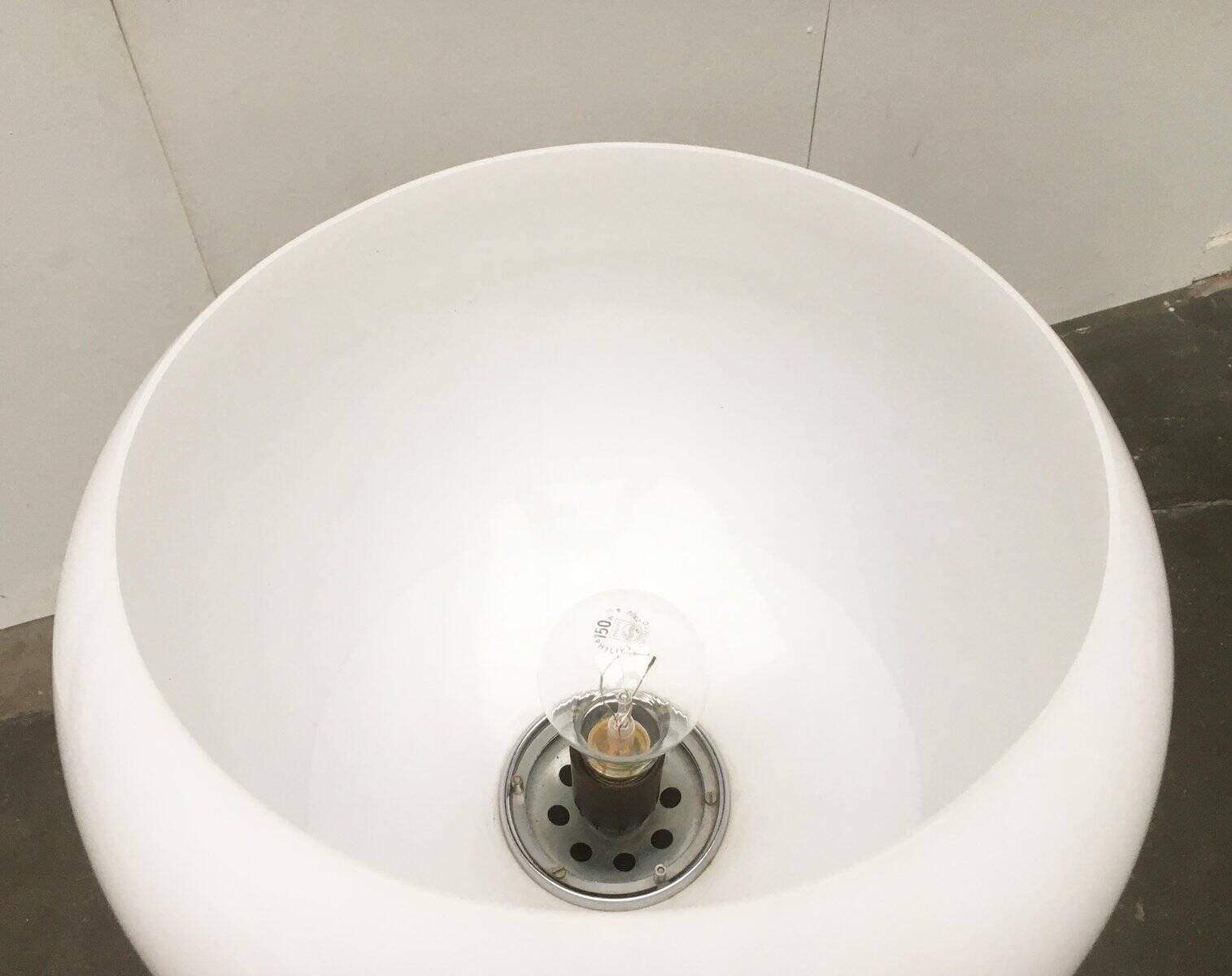 Flash floor lamp from the Italian mid-century space age by Guzzini.