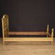 Paire de lits de style Louis XVI en bois laqué du XXe siècle