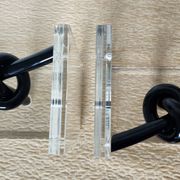 Bookends in plexiglass and knotted black tubes, 1980s design.