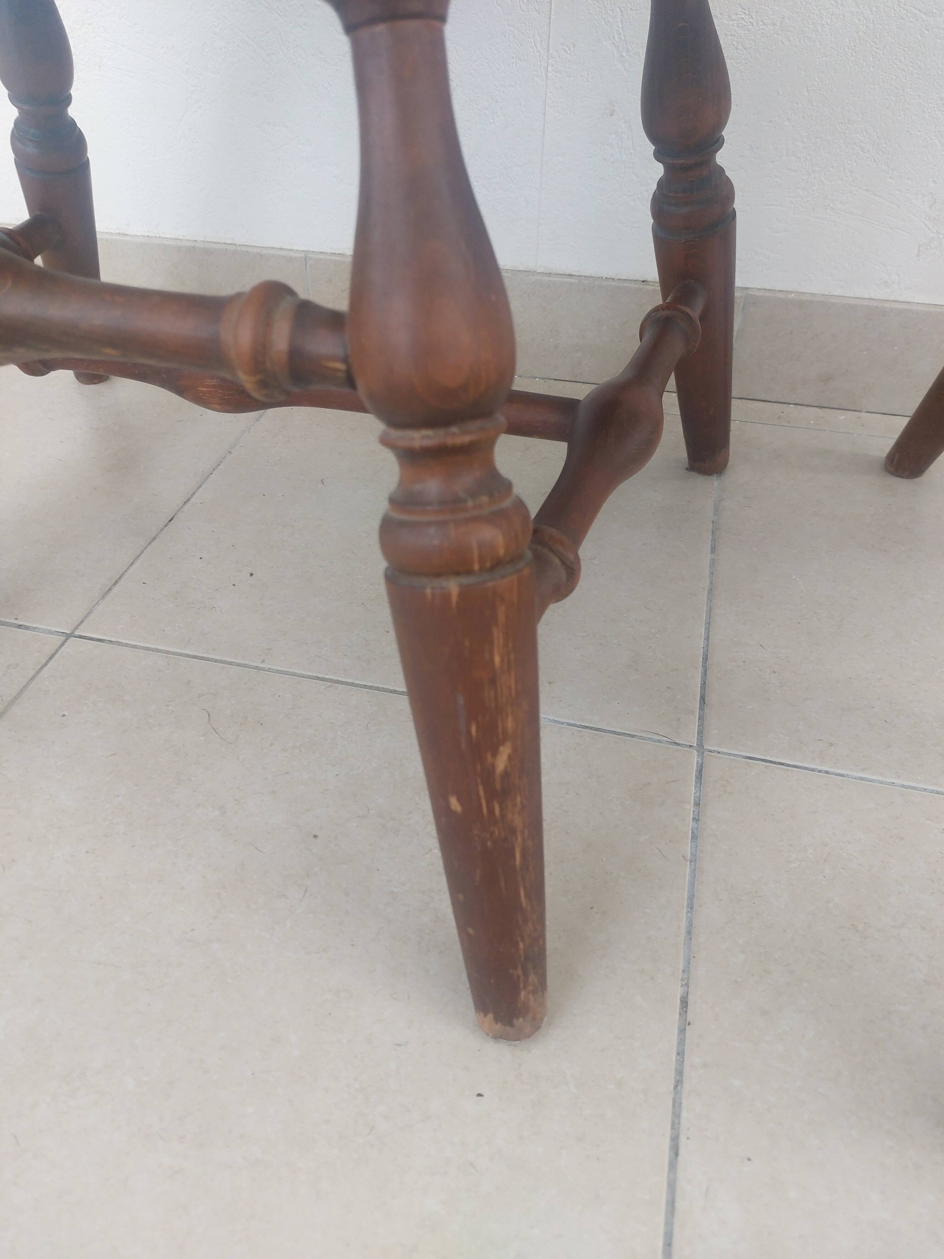 Pair of Windsor armchairs - Noticeable signs of use