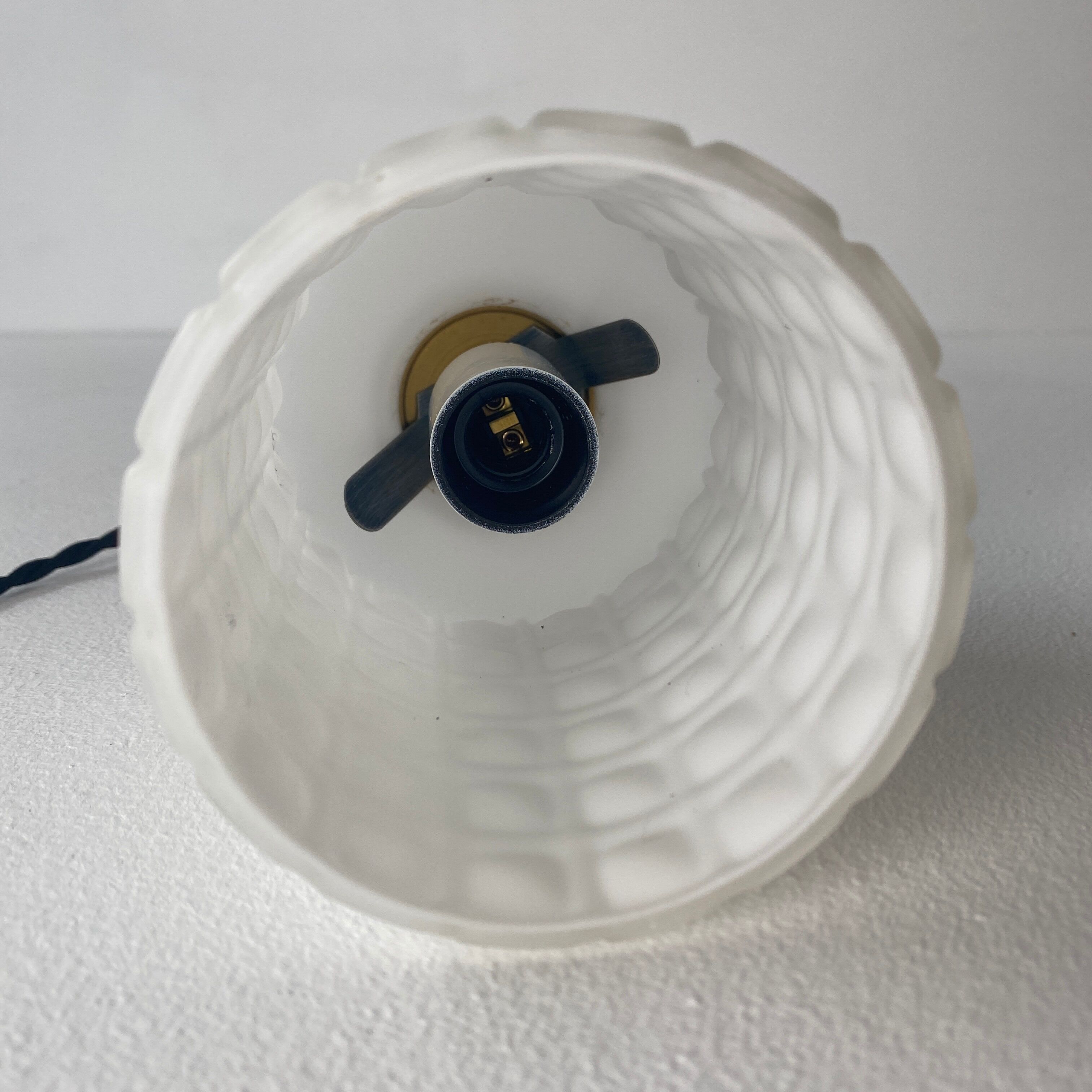 Lot 3 suspensions in vintage opaline