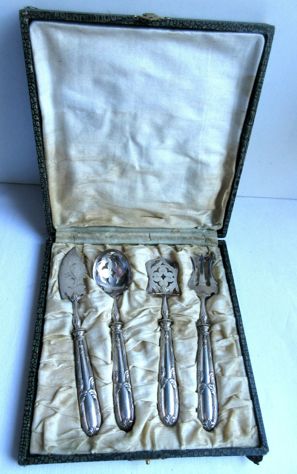 Art Nouveau cute service, 4 filled silver cutlery, chiseled, hallmark