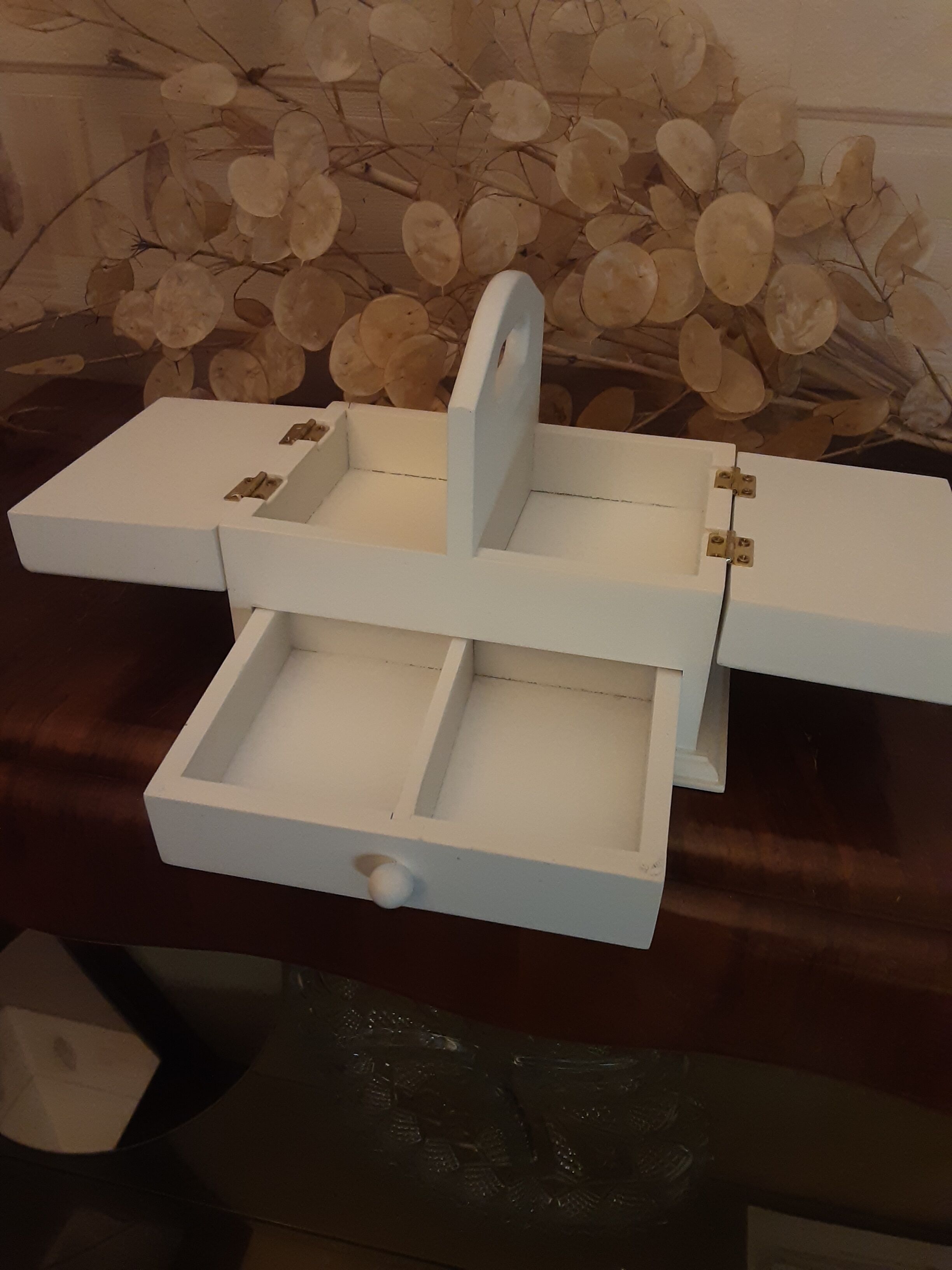 White wooden jewelry box