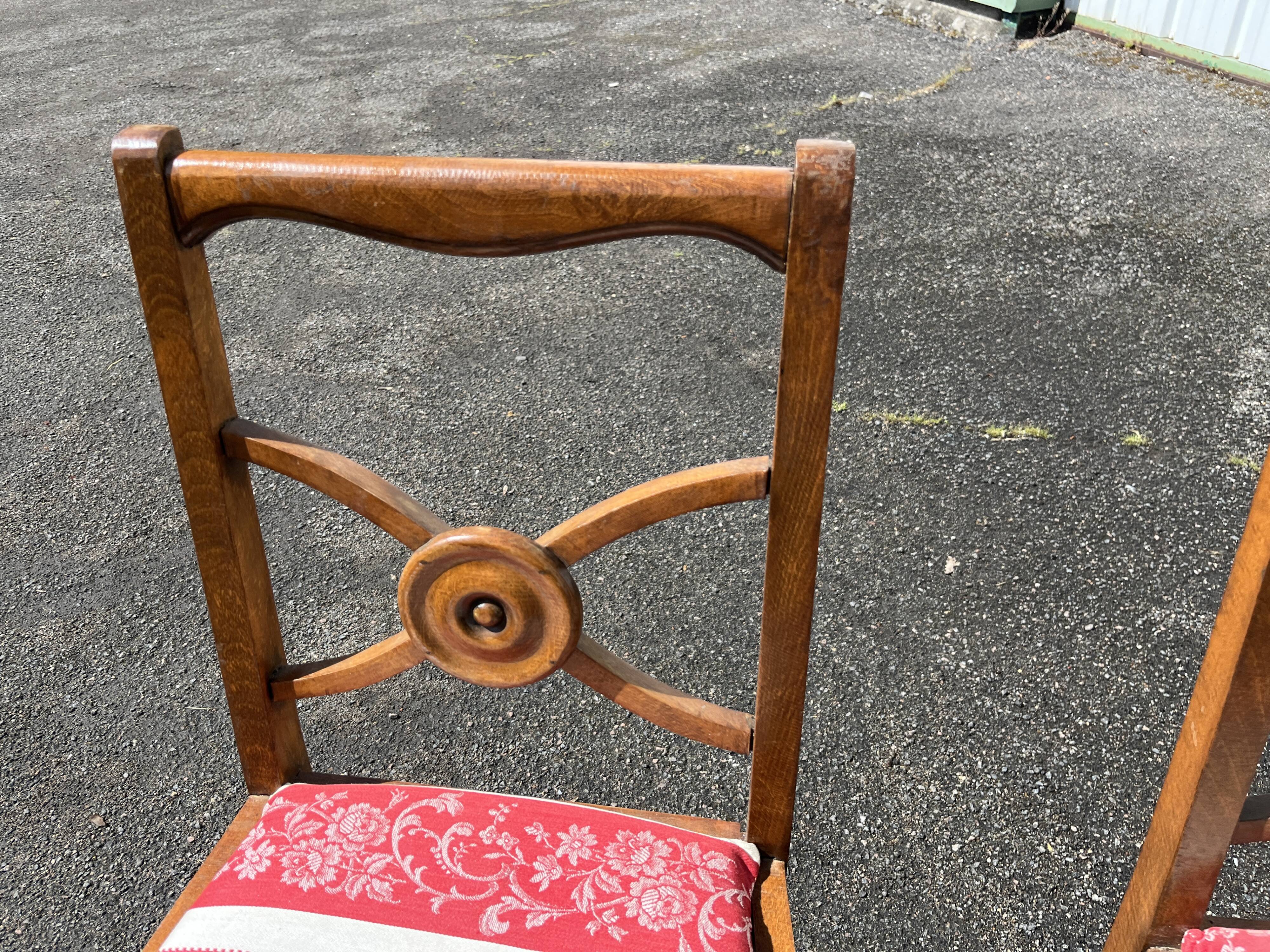 Paire de chaises anciennes bois noyer rosace coussin rayé rouge