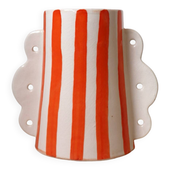 Vase abstrait en céramique rayé orange et blanc