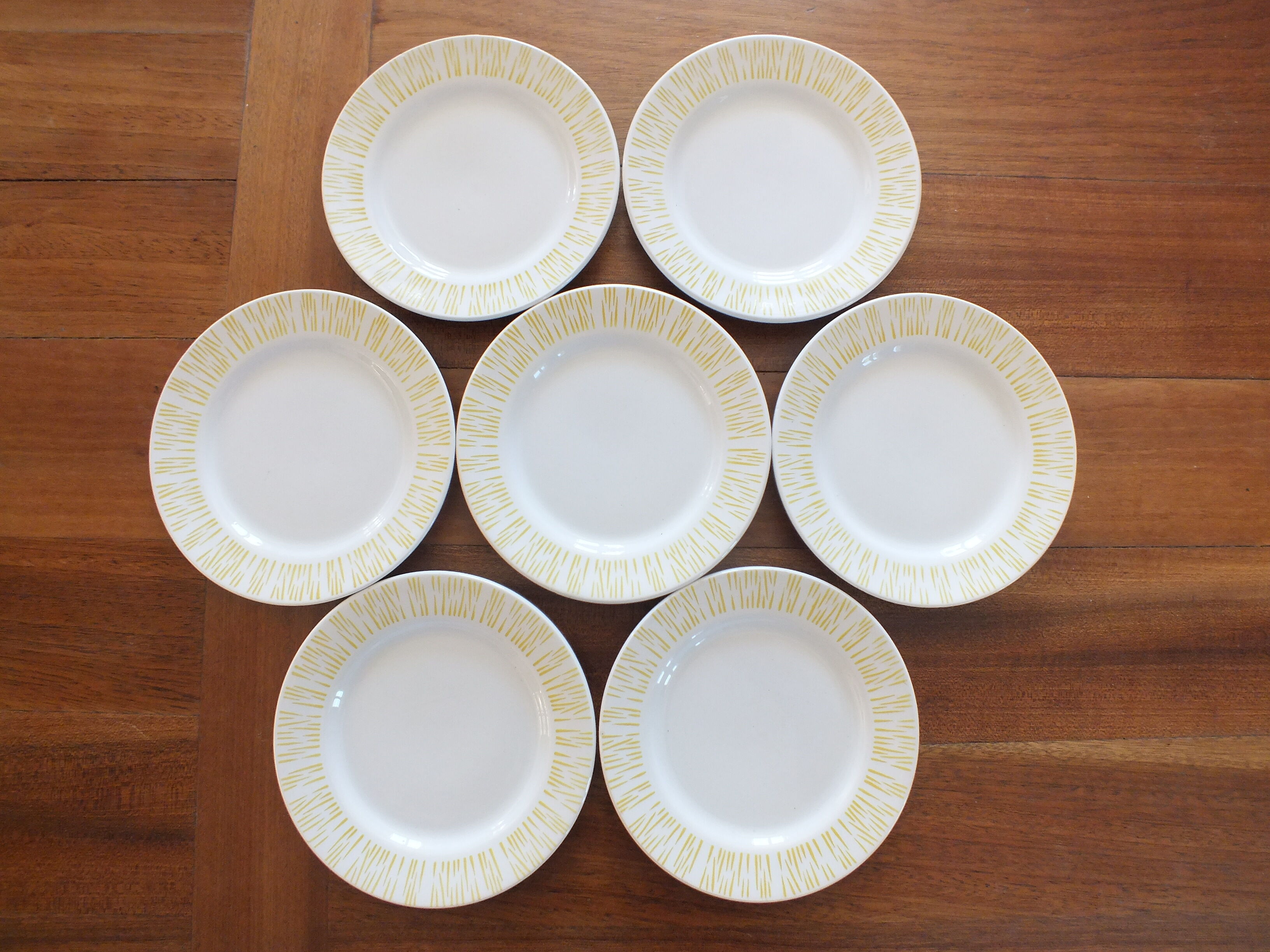 7 dessert plates 50s zebra yellow décor